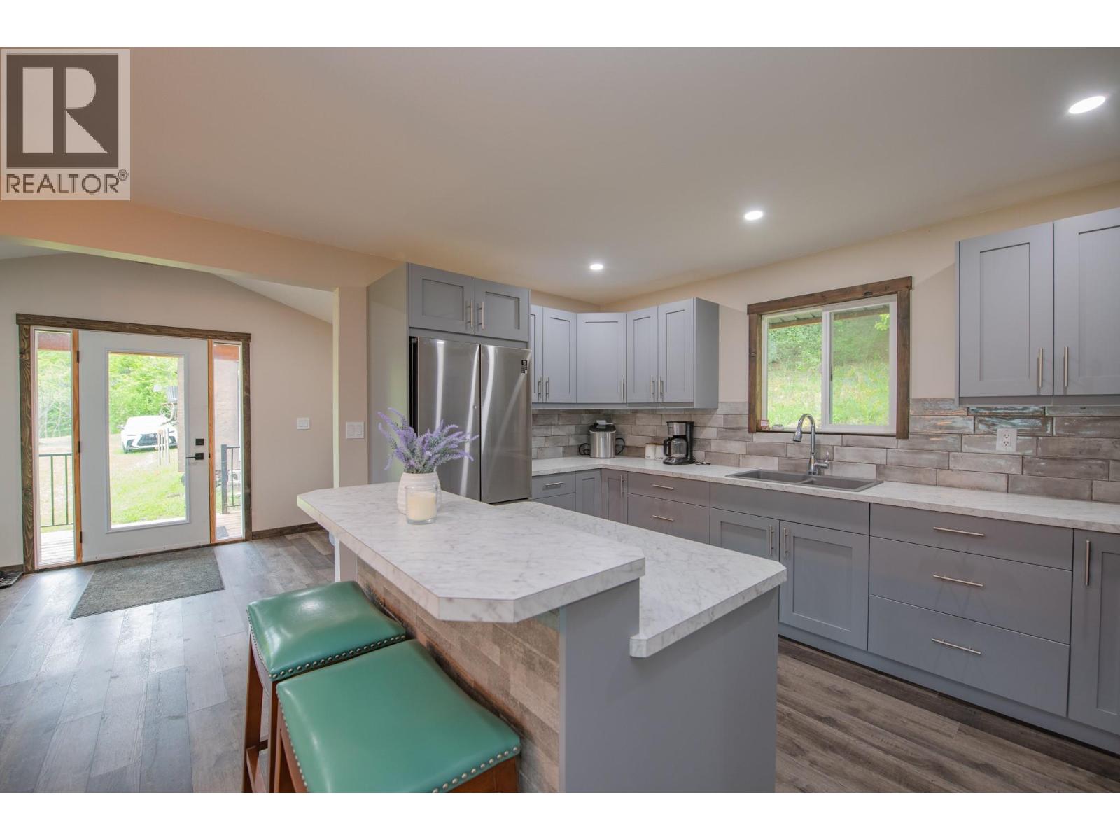 350 Lower Inonoaklin North Arm Road, Edgewood, British Columbia  V0E 1J0 - Photo 10 - 10389754