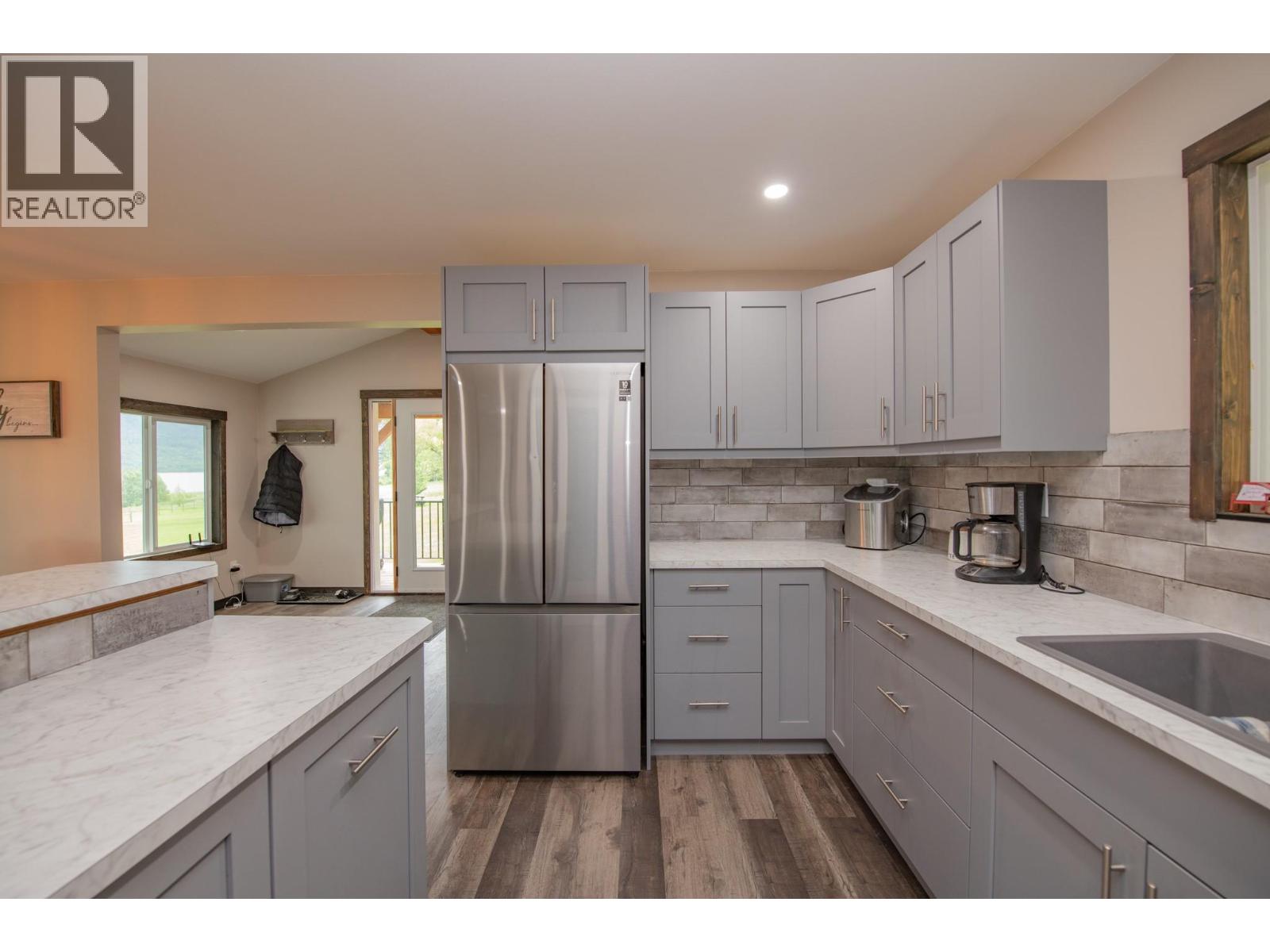 350 Lower Inonoaklin North Arm Road, Edgewood, British Columbia  V0E 1J0 - Photo 11 - 10389754
