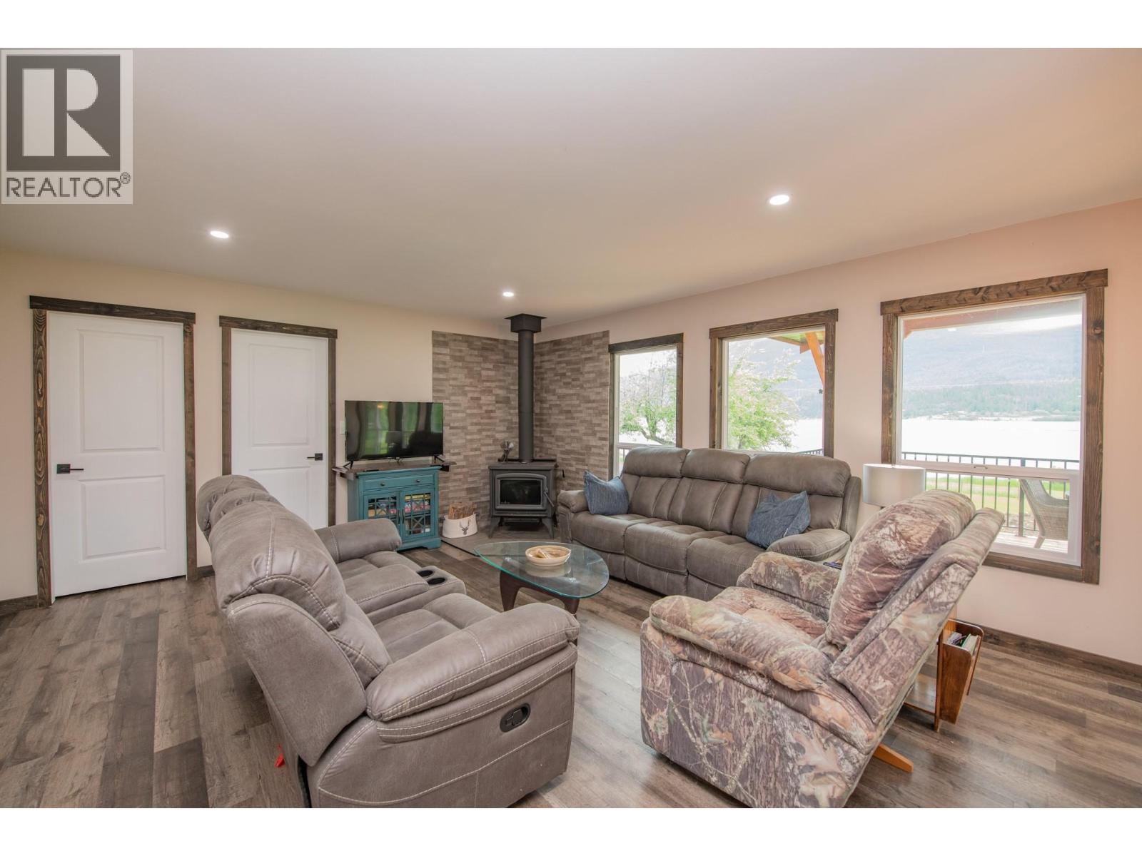350 Lower Inonoaklin North Arm Road, Edgewood, British Columbia  V0E 1J0 - Photo 16 - 10389754
