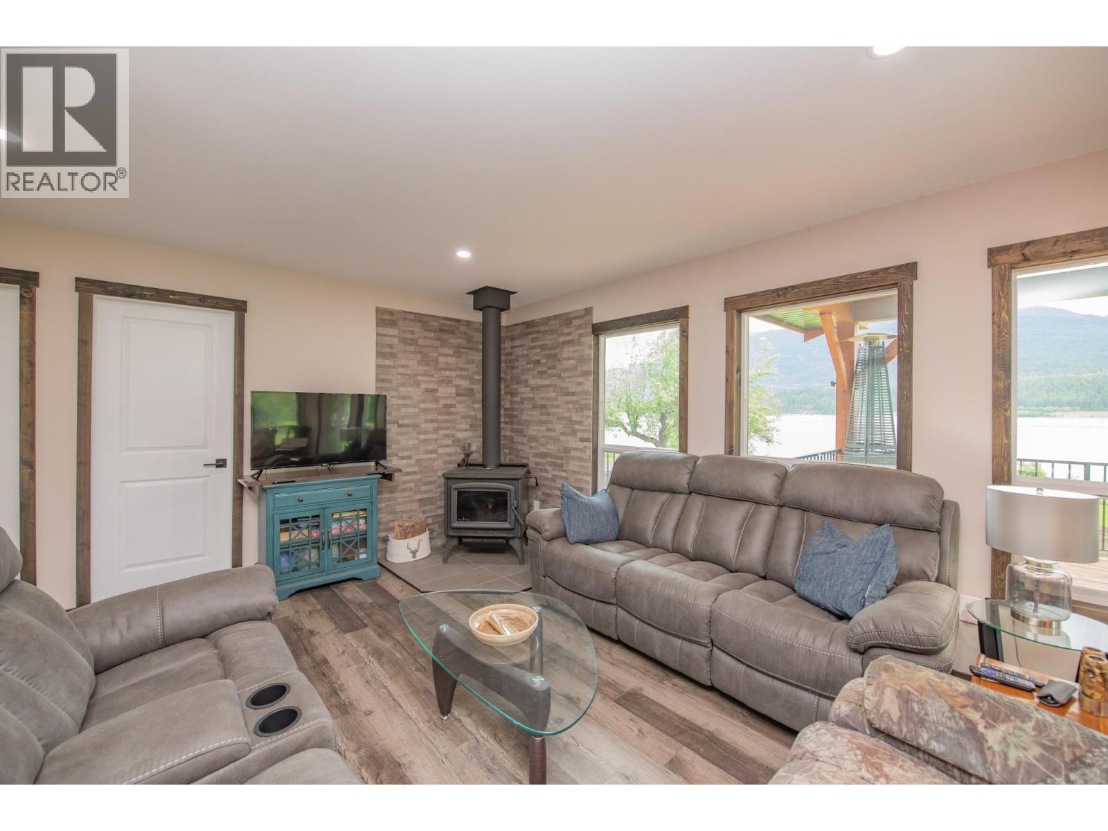 350 Lower Inonoaklin North Arm Road, Edgewood, British Columbia  V0E 1J0 - Photo 17 - 10389754
