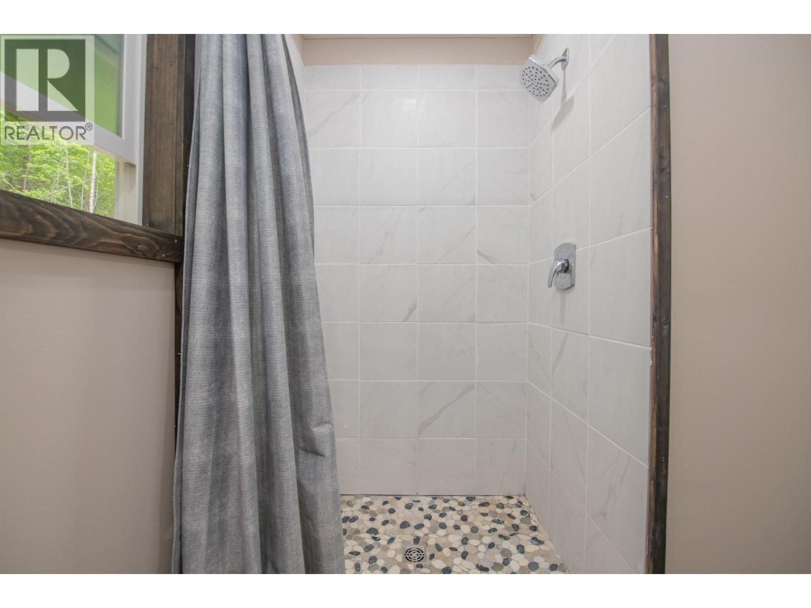 350 Lower Inonoaklin North Arm Road, Edgewood, British Columbia  V0E 1J0 - Photo 20 - 10389754
