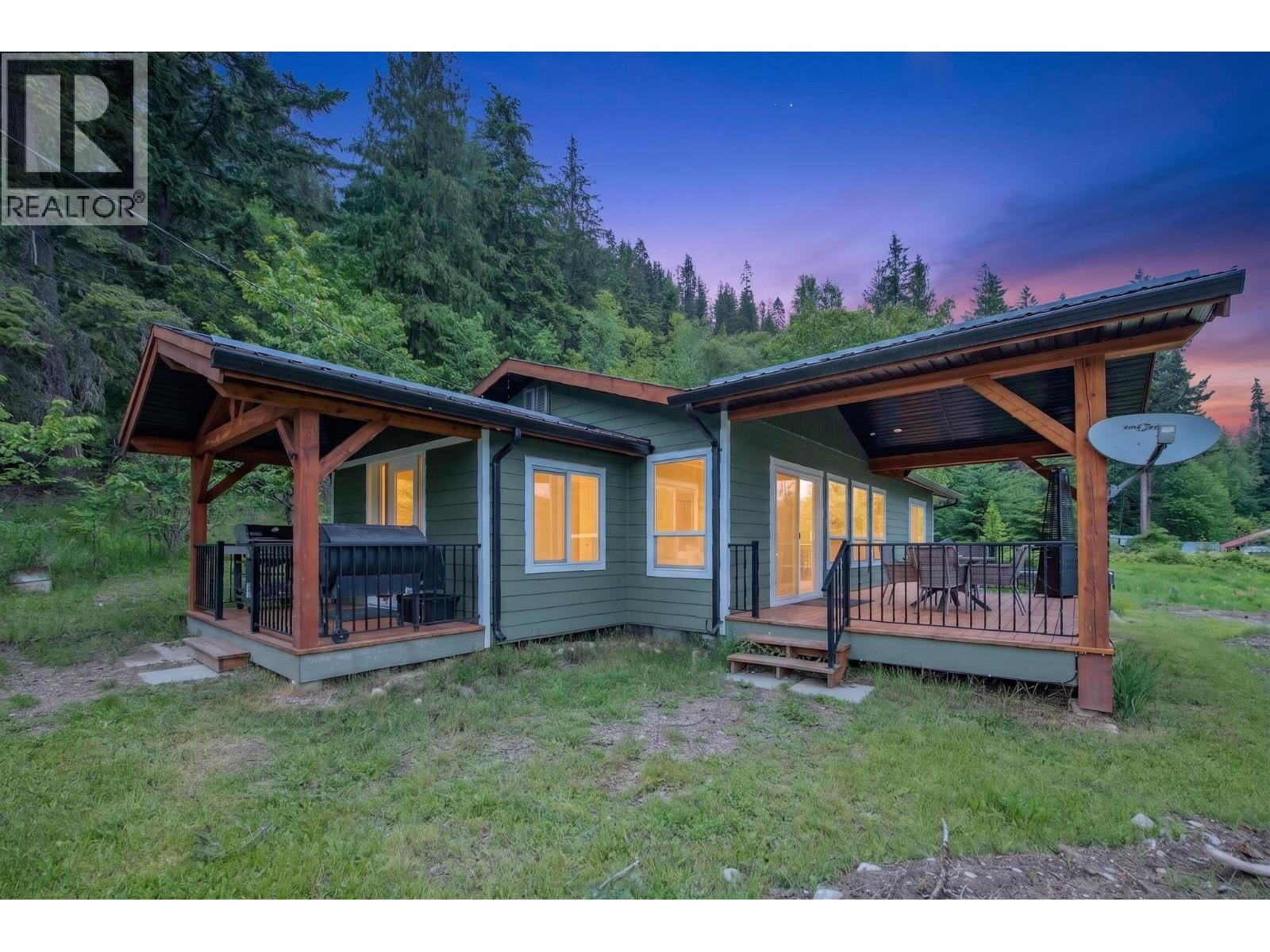 350 Lower Inonoaklin North Arm Road, Edgewood, British Columbia  V0E 1J0 - Photo 3 - 10389754