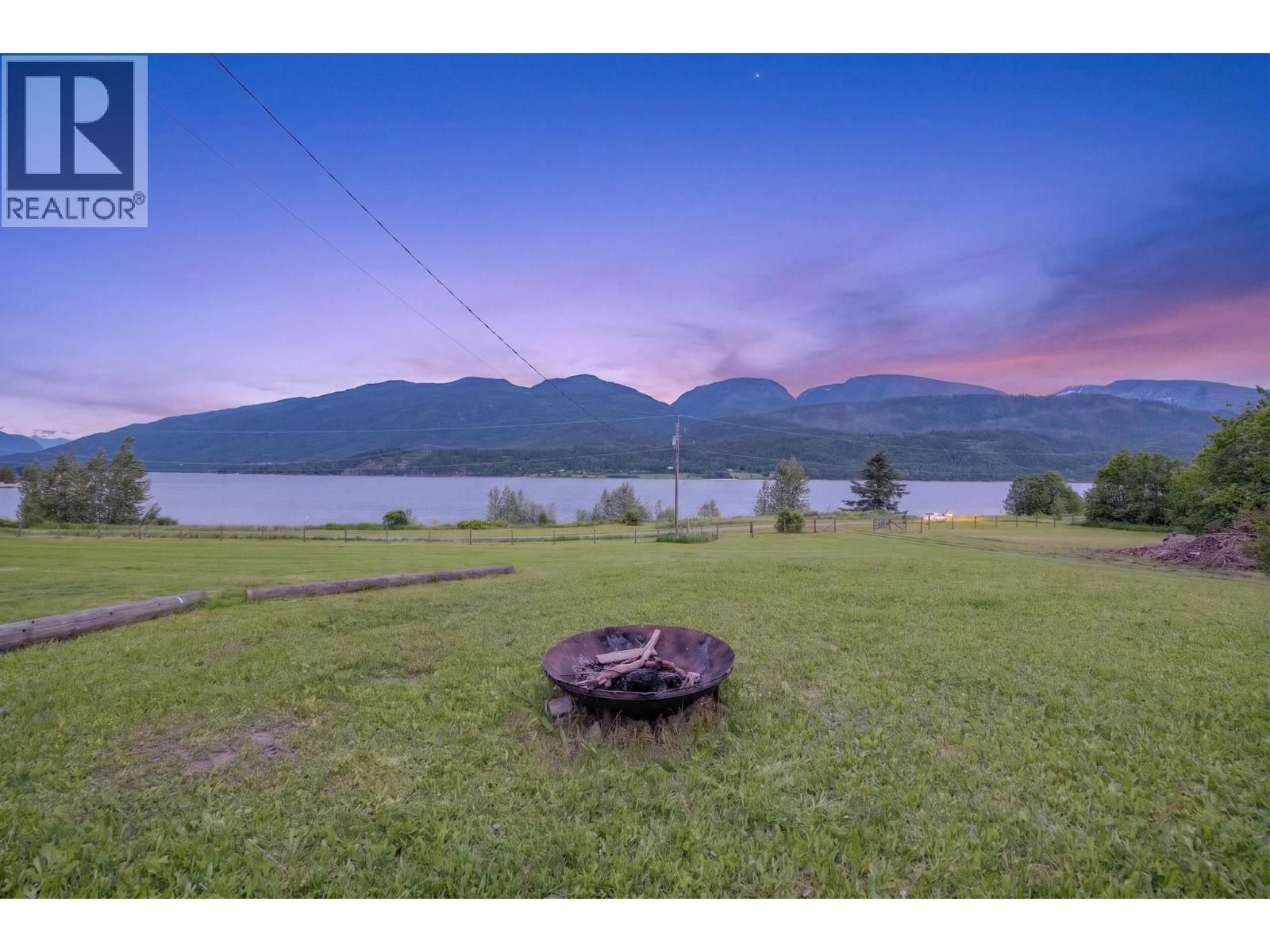 350 Lower Inonoaklin North Arm Road, Edgewood, British Columbia  V0E 1J0 - Photo 4 - 10389754