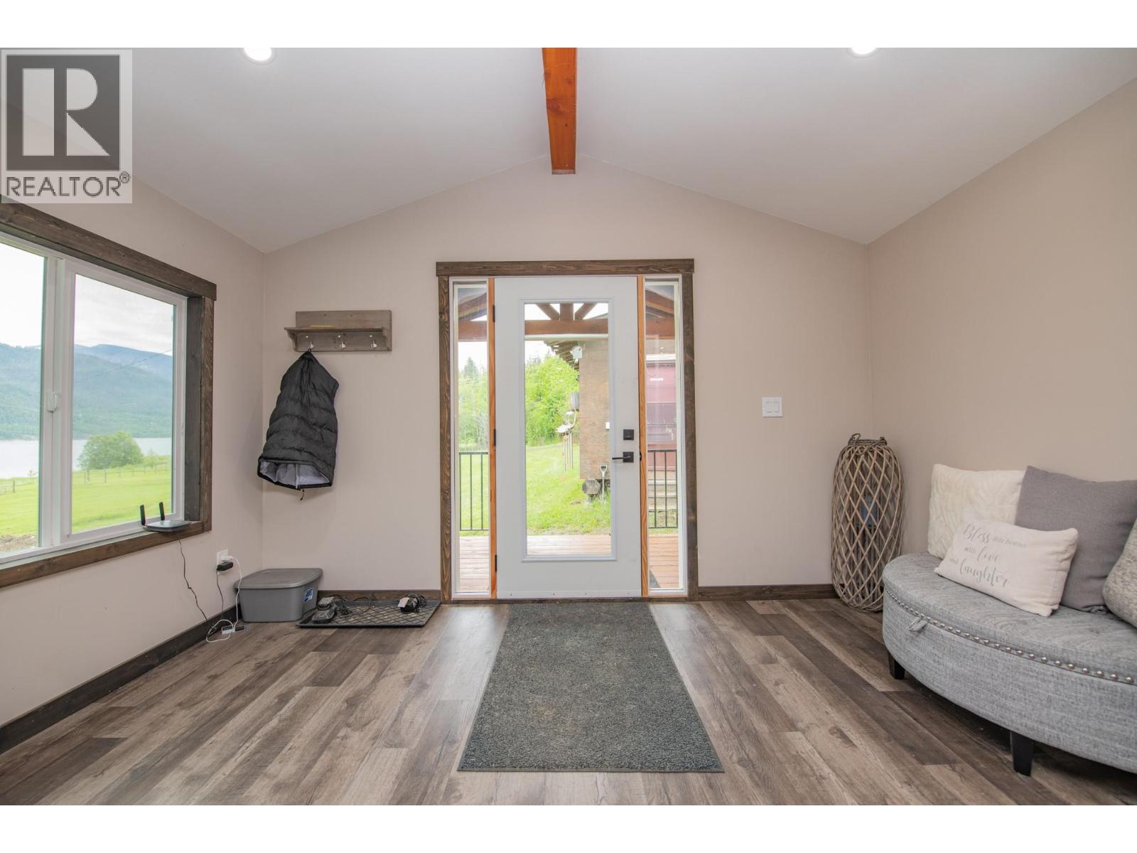 350 Lower Inonoaklin North Arm Road, Edgewood, British Columbia  V0E 1J0 - Photo 5 - 10389754