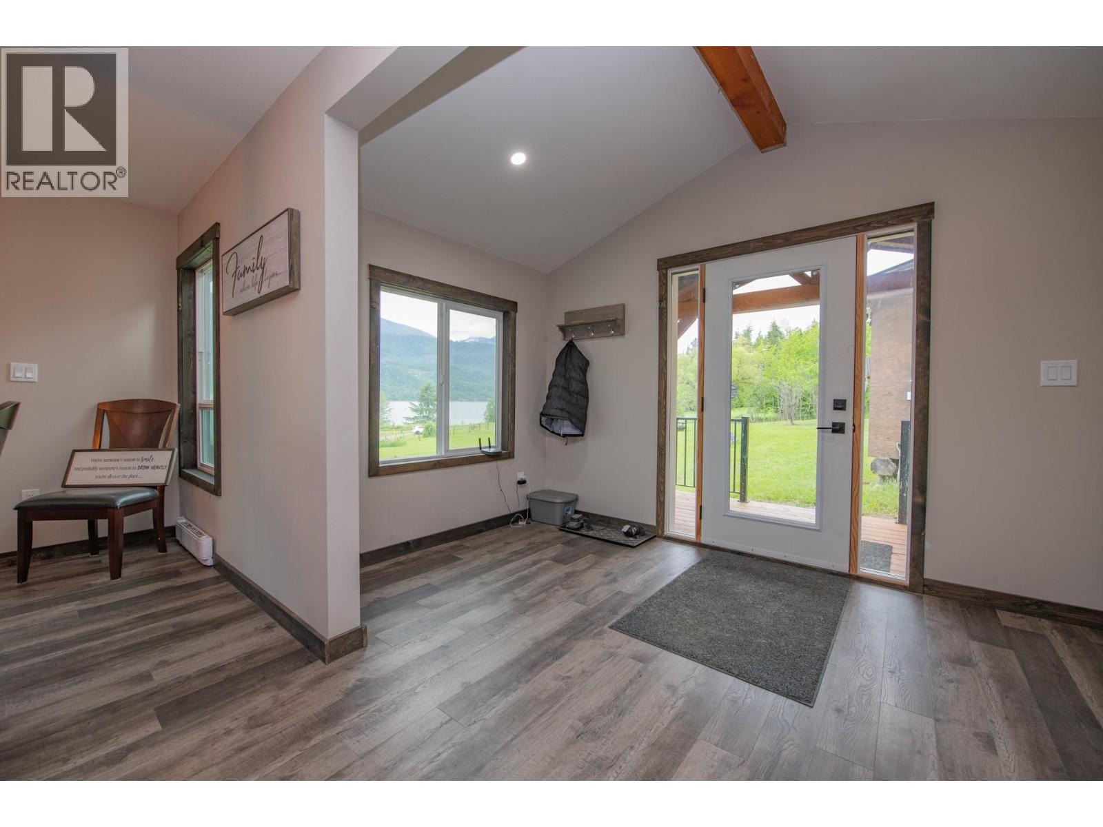 350 Lower Inonoaklin North Arm Road, Edgewood, British Columbia  V0E 1J0 - Photo 6 - 10389754