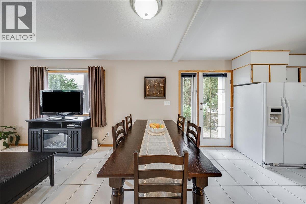 128 Colley Street, Warfield, British Columbia  V1R 2M2 - Photo 12 - 10388434