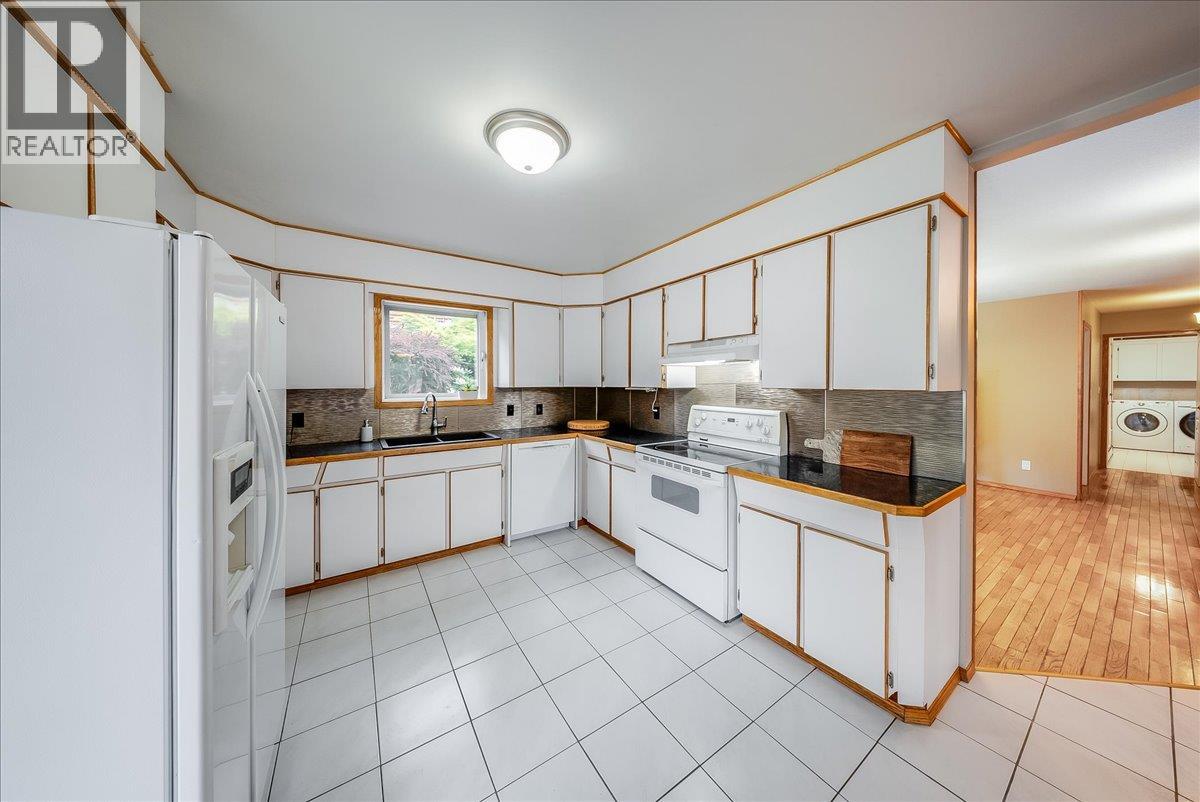 128 Colley Street, Warfield, British Columbia  V1R 2M2 - Photo 13 - 10388434