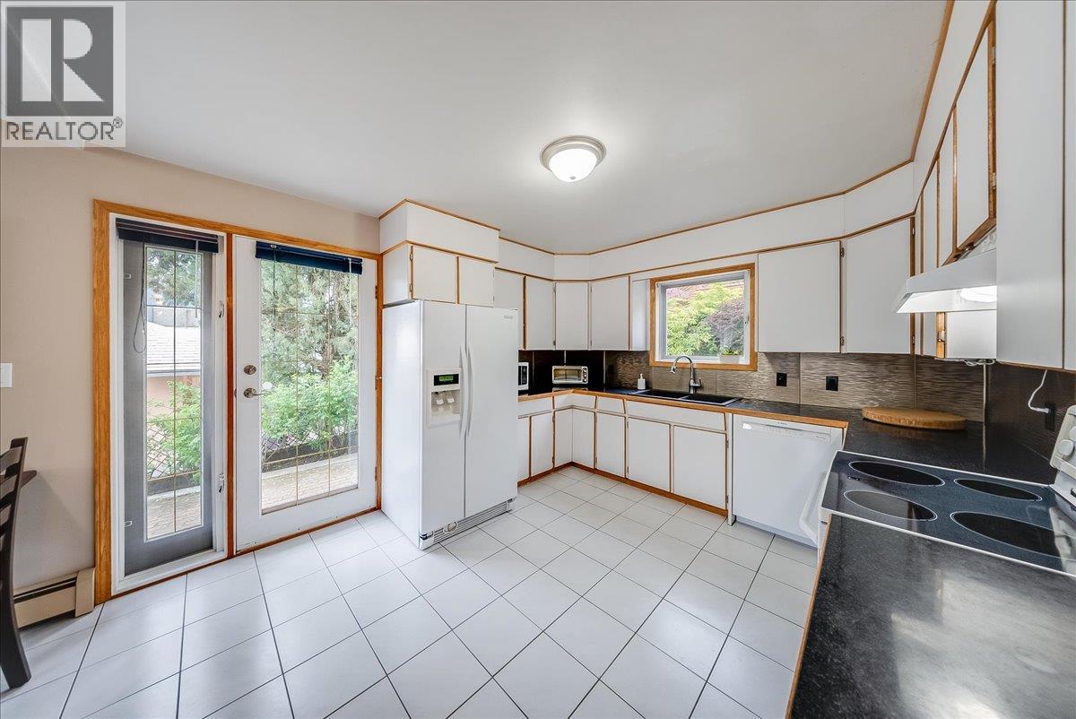 128 Colley Street, Warfield, British Columbia  V1R 2M2 - Photo 14 - 10388434