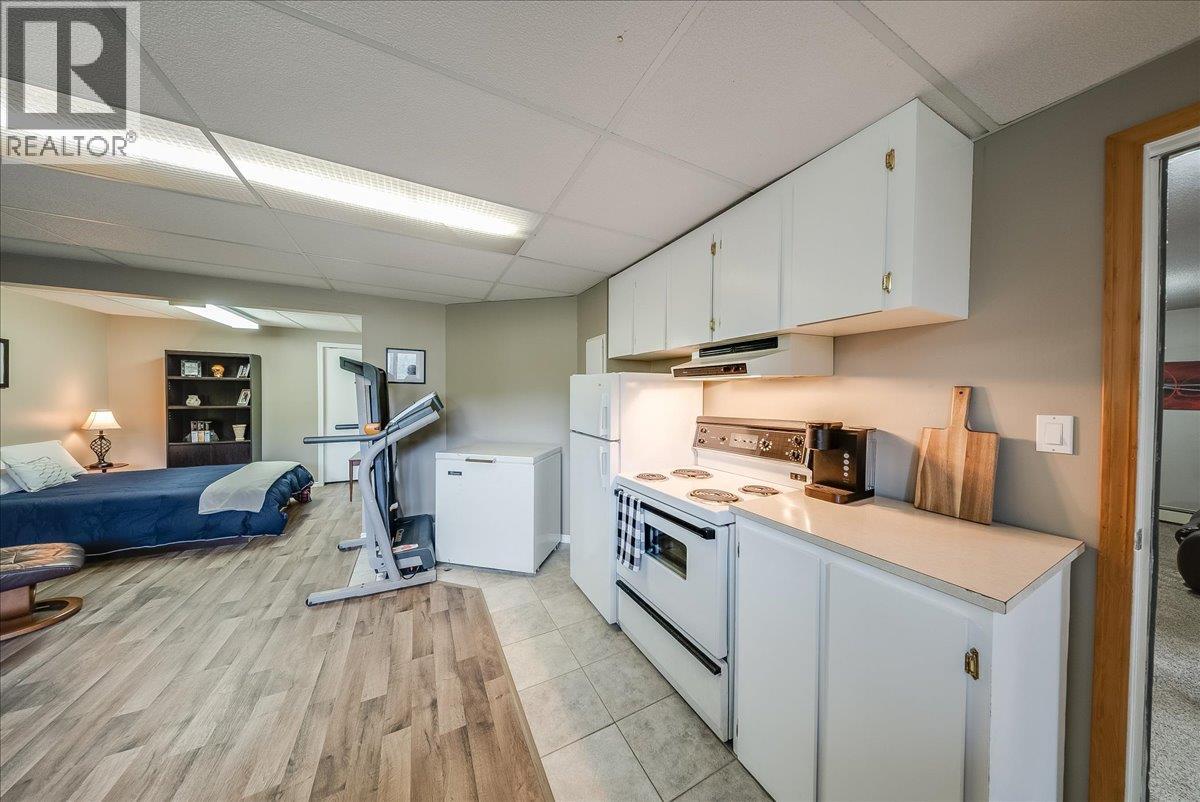 128 Colley Street, Warfield, British Columbia  V1R 2M2 - Photo 29 - 10388434