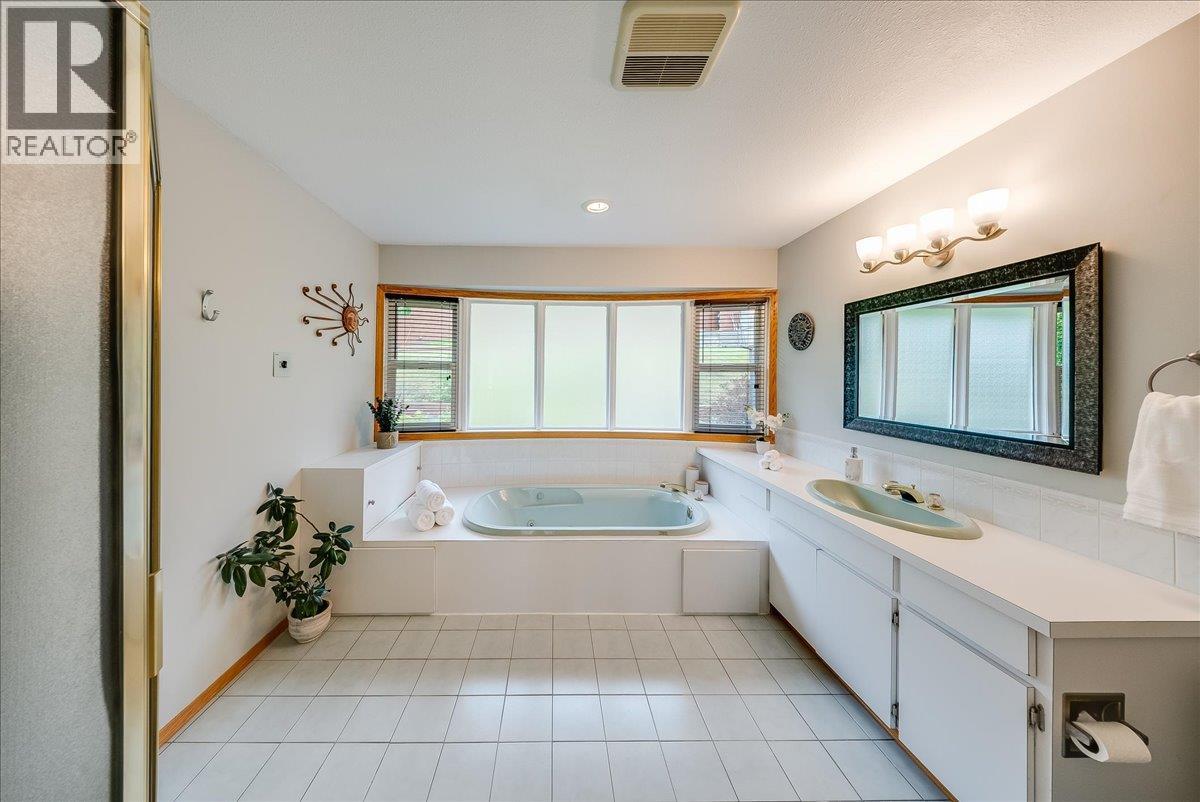128 Colley Street, Warfield, British Columbia  V1R 2M2 - Photo 32 - 10388434