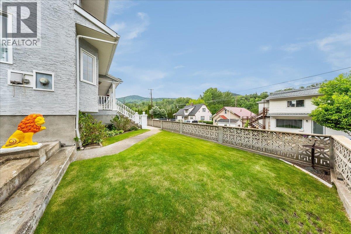 128 Colley Street, Warfield, British Columbia  V1R 2M2 - Photo 5 - 10388434