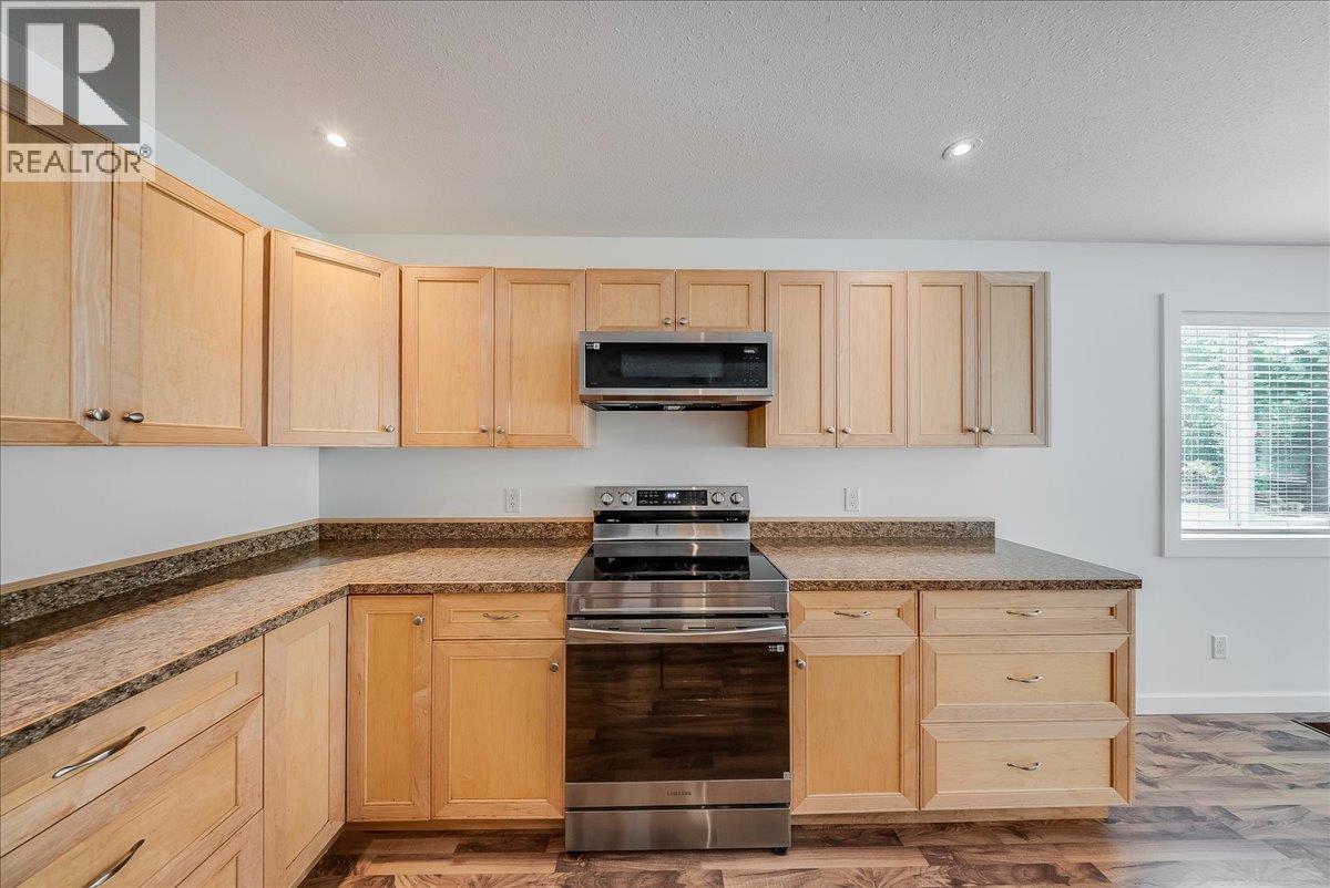 1214 Heather Place, Trail, British Columbia  V1R 4Y2 - Photo 9 - 10389869