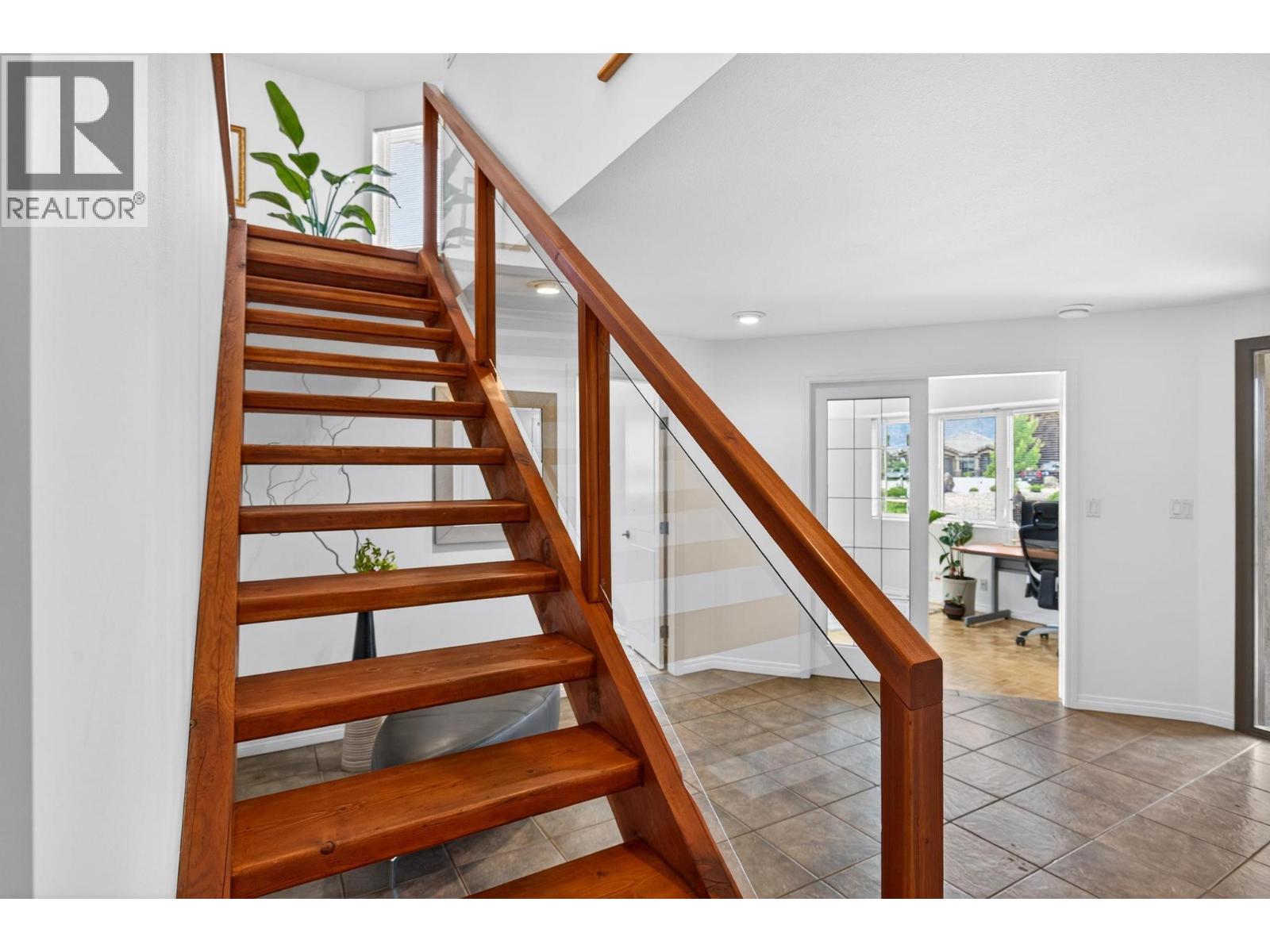 183 Magic Drive, Kelowna, British Columbia  V1V 1N2 - Photo 33 - 10390167