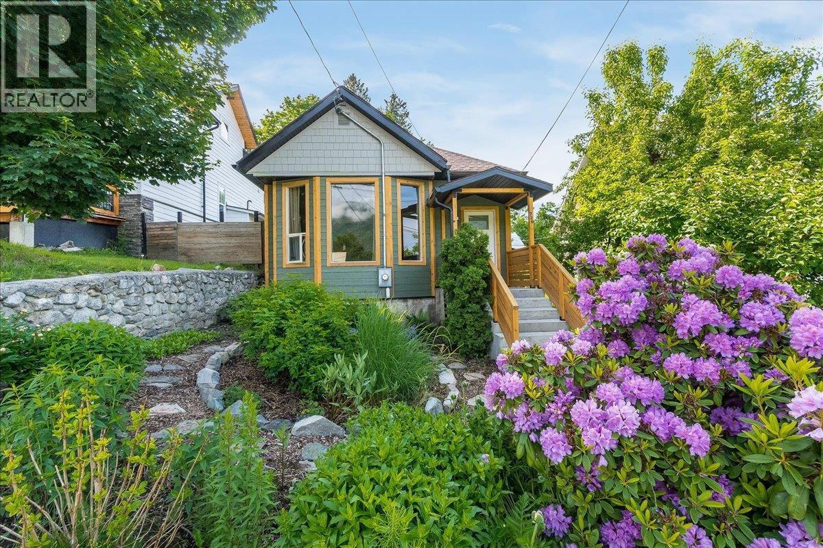 720 Latimer Street, Nelson, British Columbia  V1L 4V4 - Photo 2 - 10389936