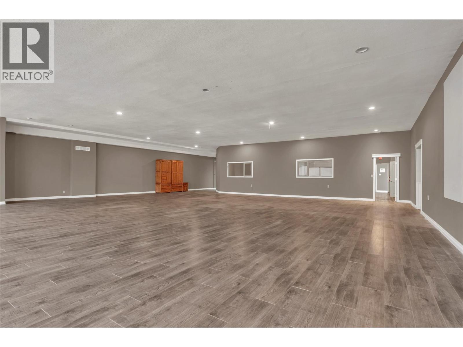 333 Main Street, Penticton, British Columbia  V2A 5B7 - Photo 71 - 10389341