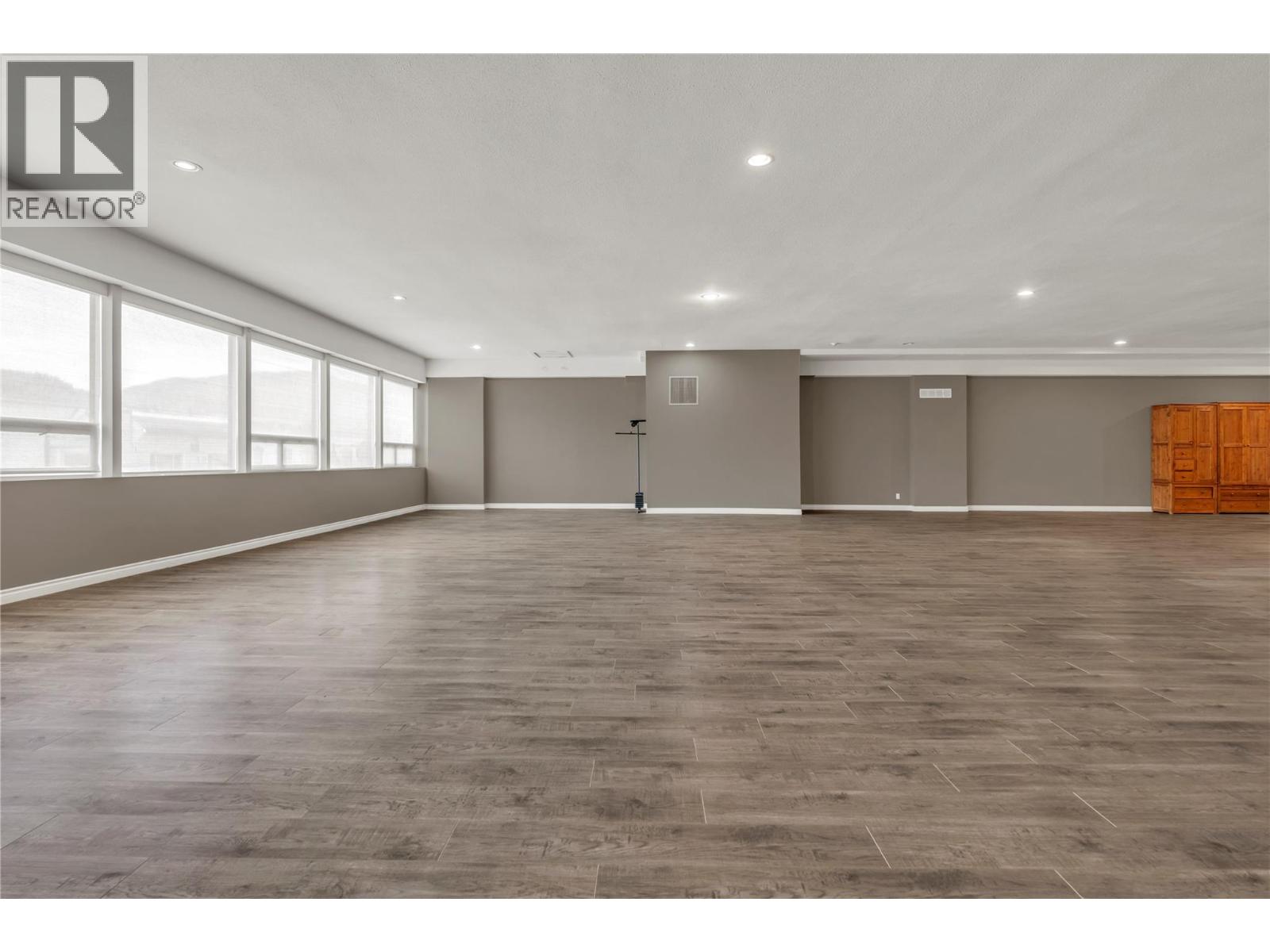 333 Main Street, Penticton, British Columbia  V2A 5B7 - Photo 75 - 10389341