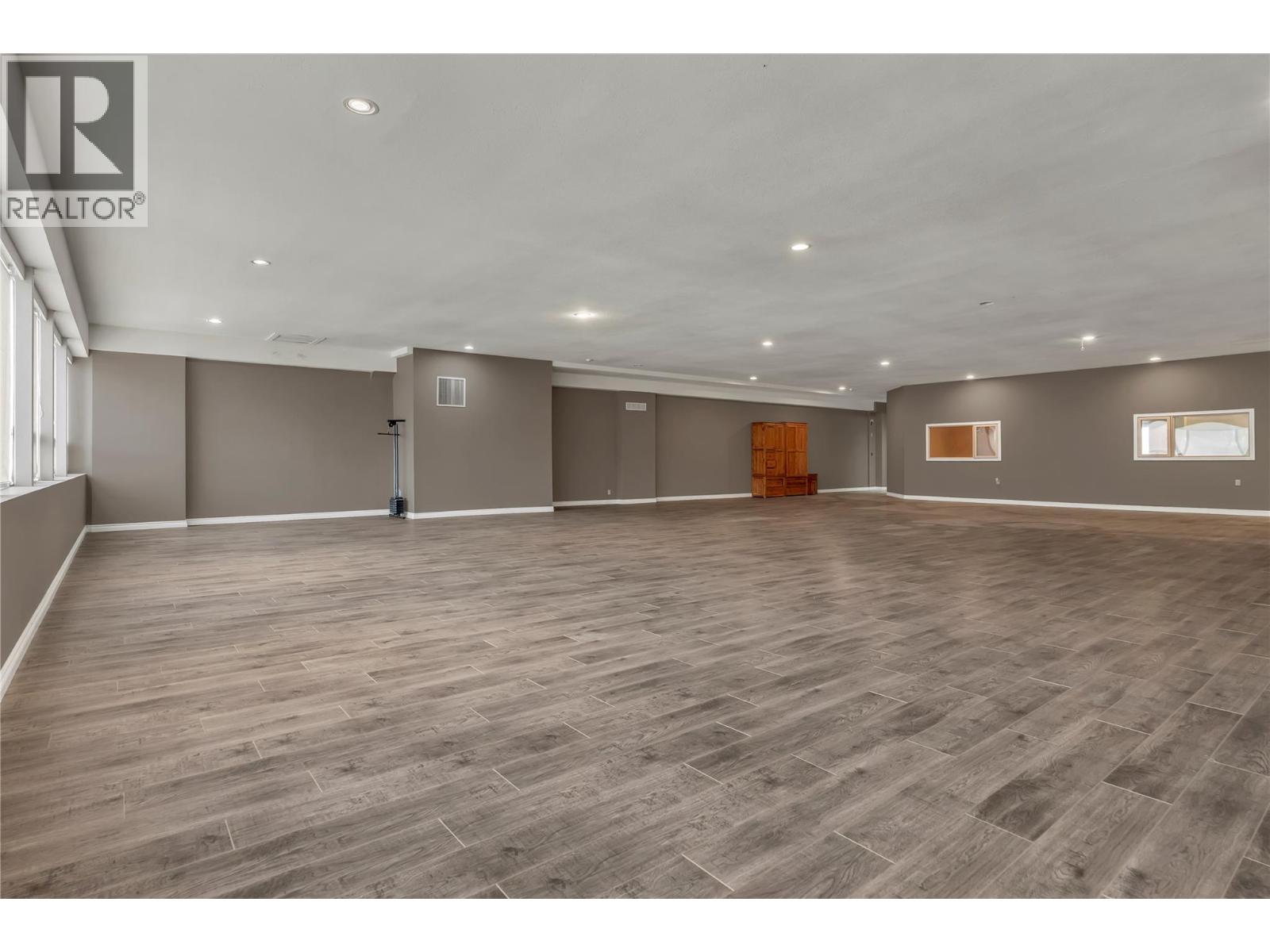333 Main Street, Penticton, British Columbia  V2A 5B7 - Photo 76 - 10389341