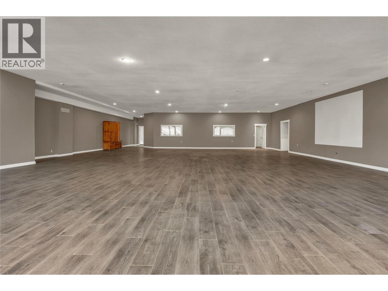 333 Main Street, Penticton, British Columbia  V2A 5B7 - Photo 77 - 10389341