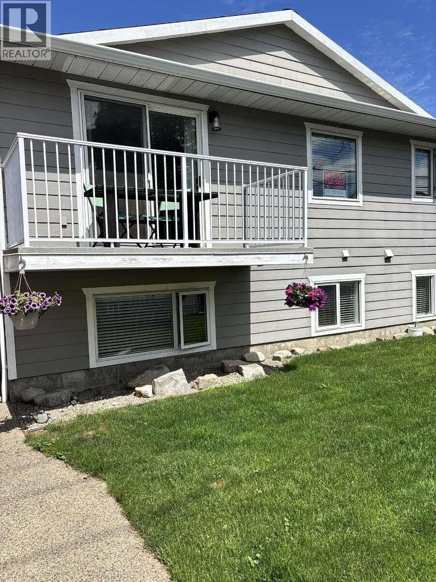 453 Alexander Avenue, Penticton, British Columbia  V2A 1E6 - Photo 2 - 10390201