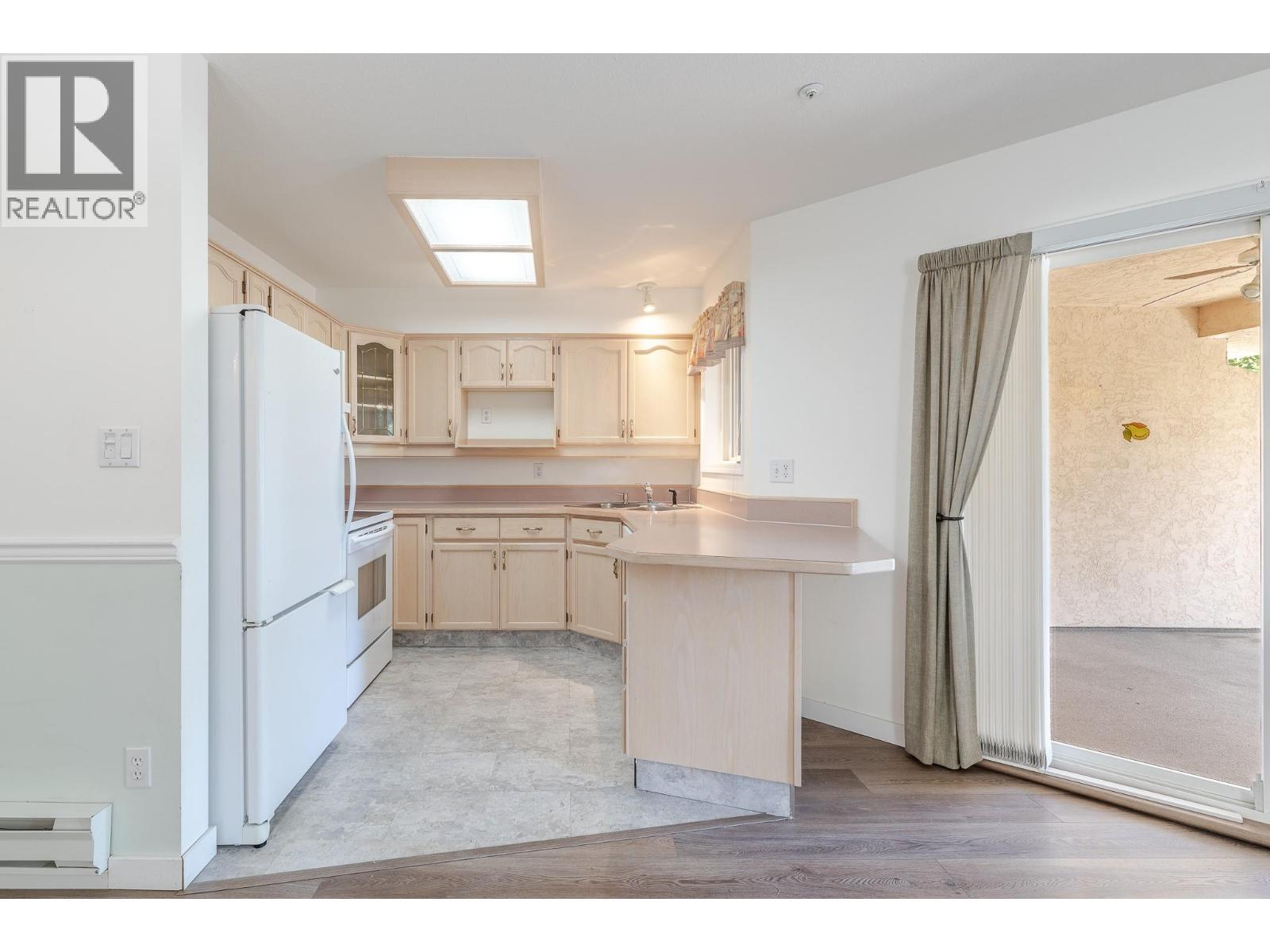 1750 Atkinson Street Unit# 302, Penticton, British Columbia  V2A 7M6 - Photo 5 - 10390050