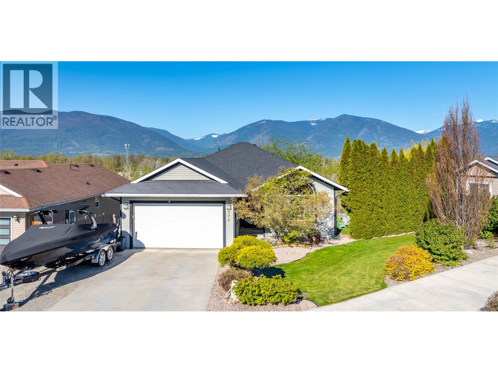235 3rd Avenue S, Creston, British Columbia  V0B 1G3 - Photo 2 - 10390003