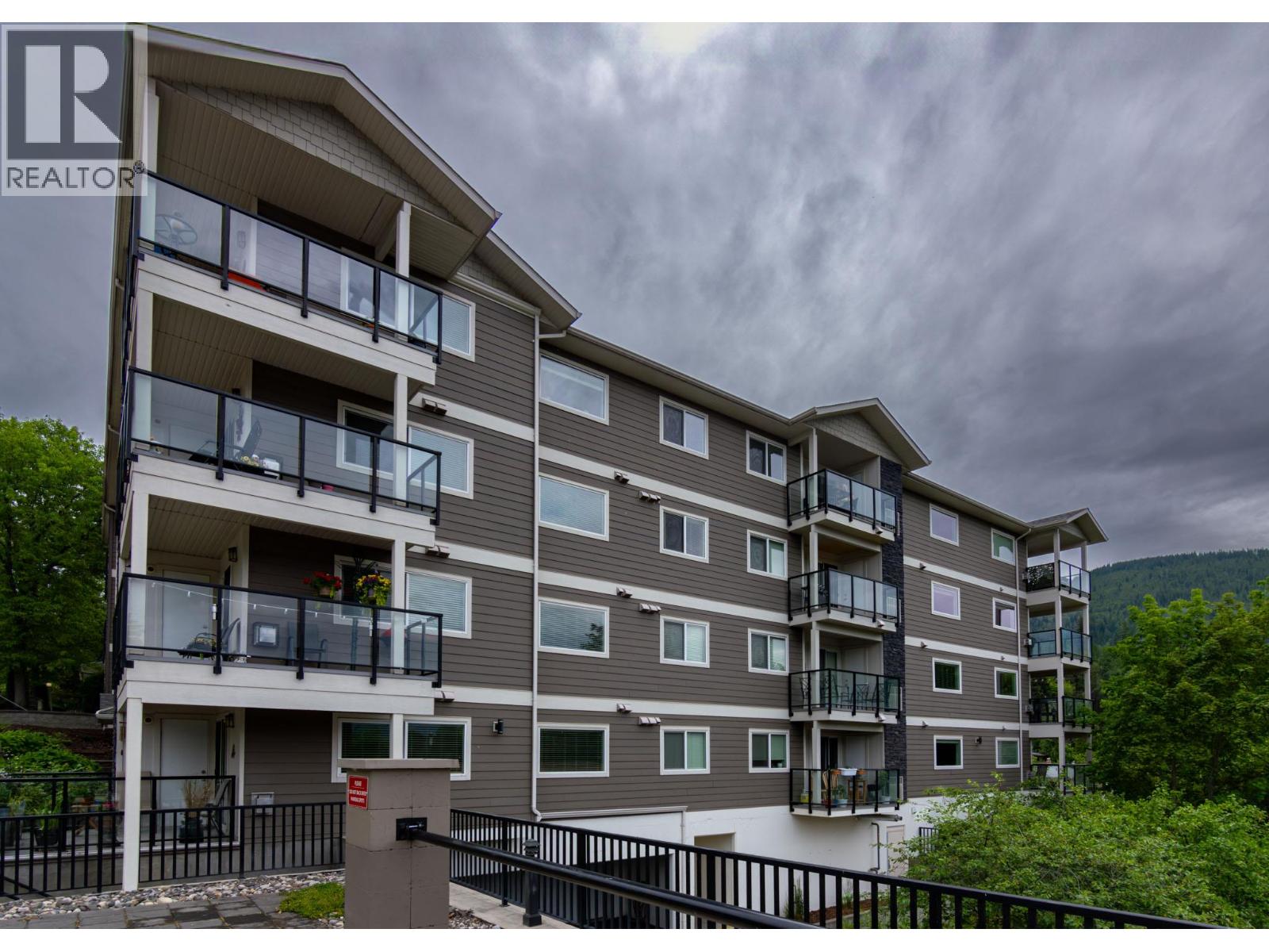 330 4 Avenue Se Unit# 402 Lot# 330, Salmon Arm, British Columbia  V1E 0E2 - Photo 1 - 10389505
