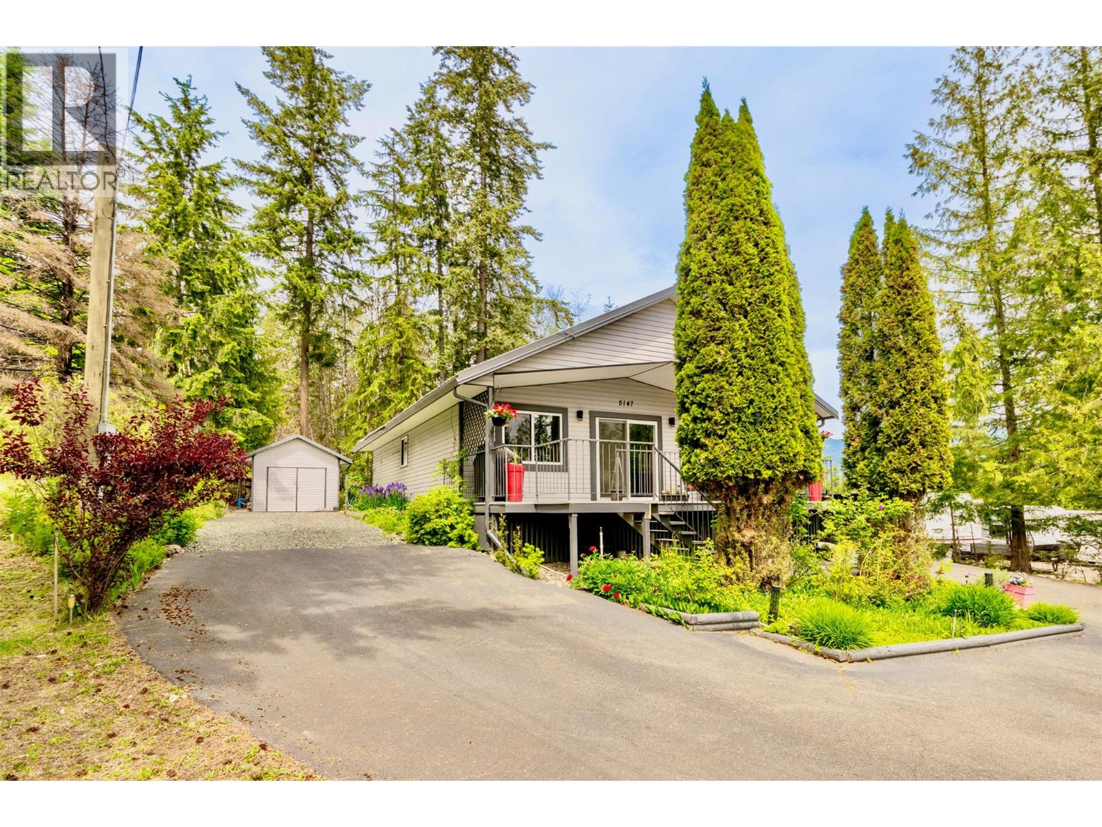 5147 Tallington Drive, Celista, British Columbia  V0E 1M6 - Photo 1 - 10387731