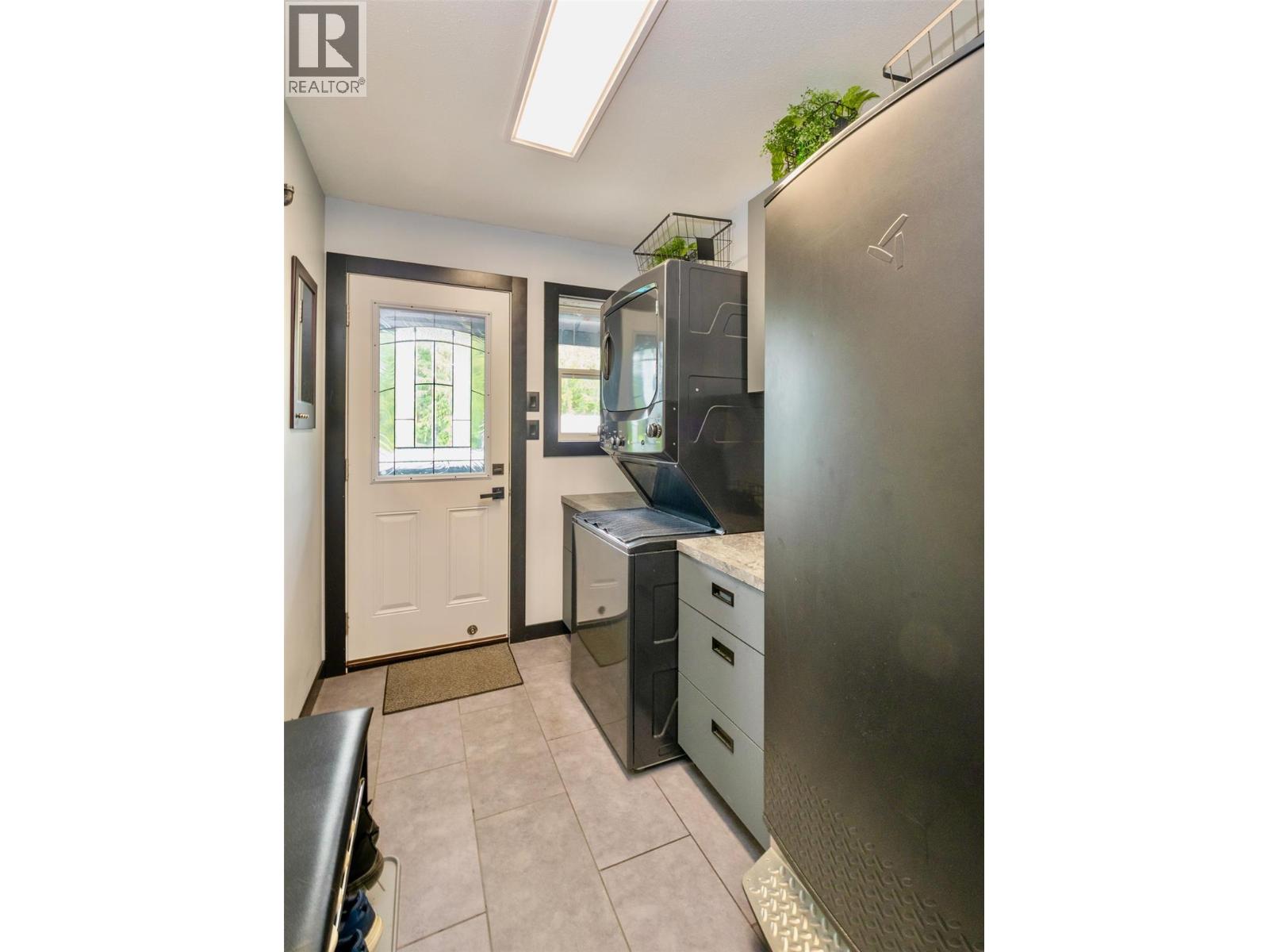 5147 Tallington Drive, Celista, British Columbia  V0E 1M6 - Photo 33 - 10387731