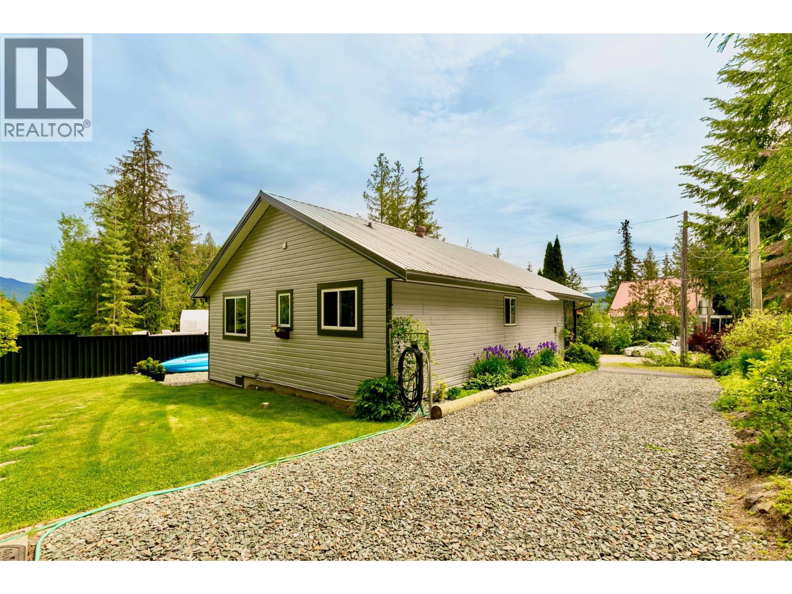 5147 Tallington Drive, Celista, British Columbia  V0E 1M6 - Photo 5 - 10387731