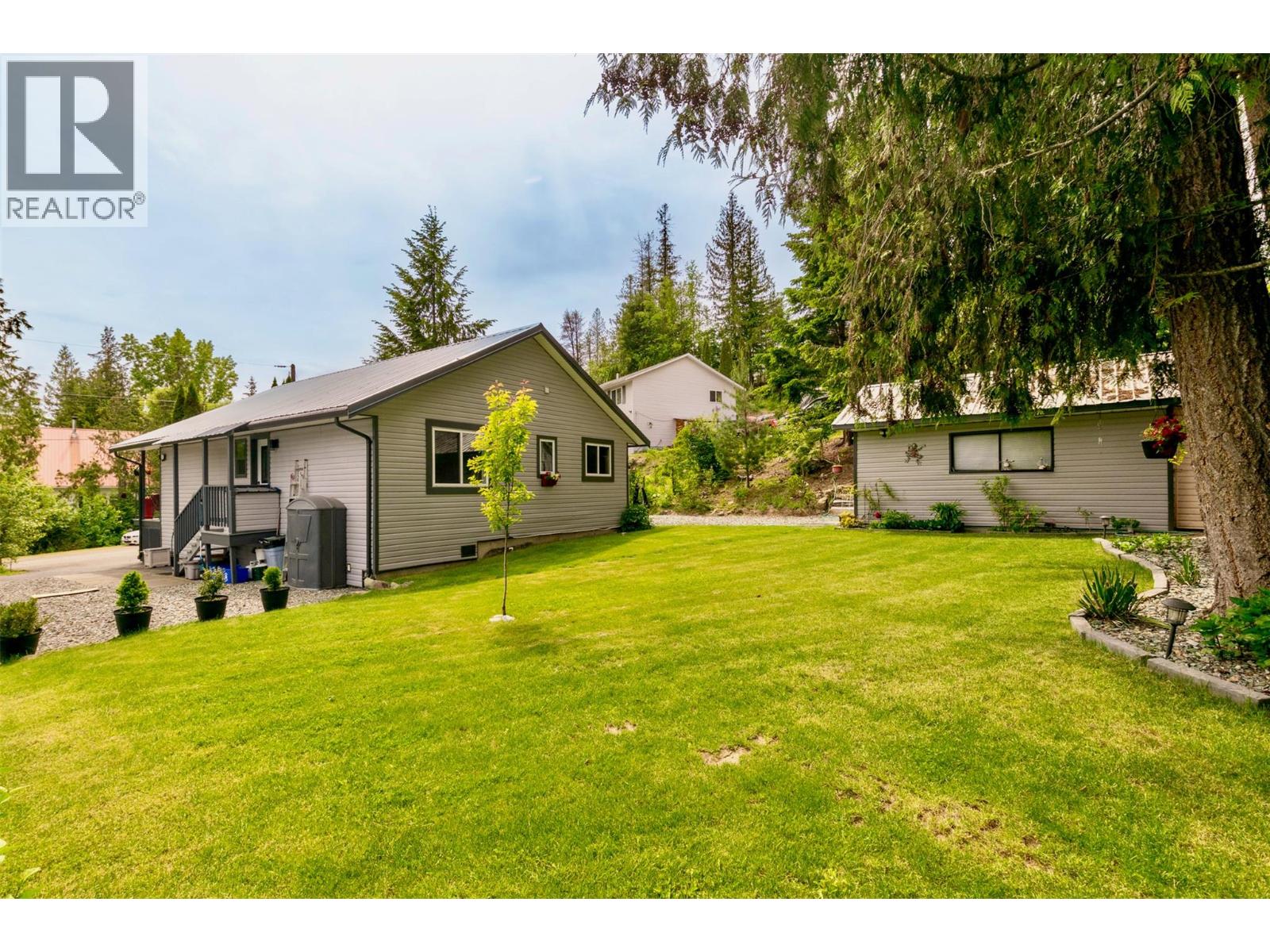5147 Tallington Drive, Celista, British Columbia  V0E 1M6 - Photo 6 - 10387731
