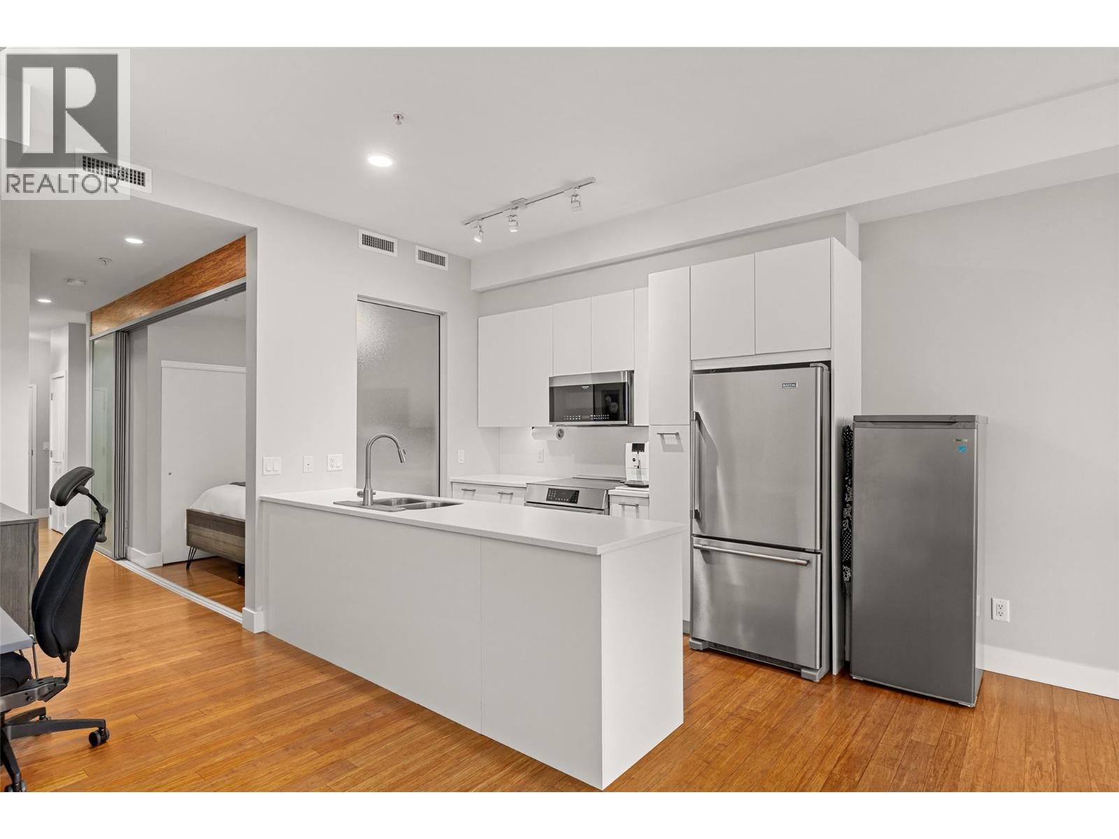 1289 Ellis Street Unit# 214, Kelowna, British Columbia  V1Y 1Z6 - Photo 2 - 10389785