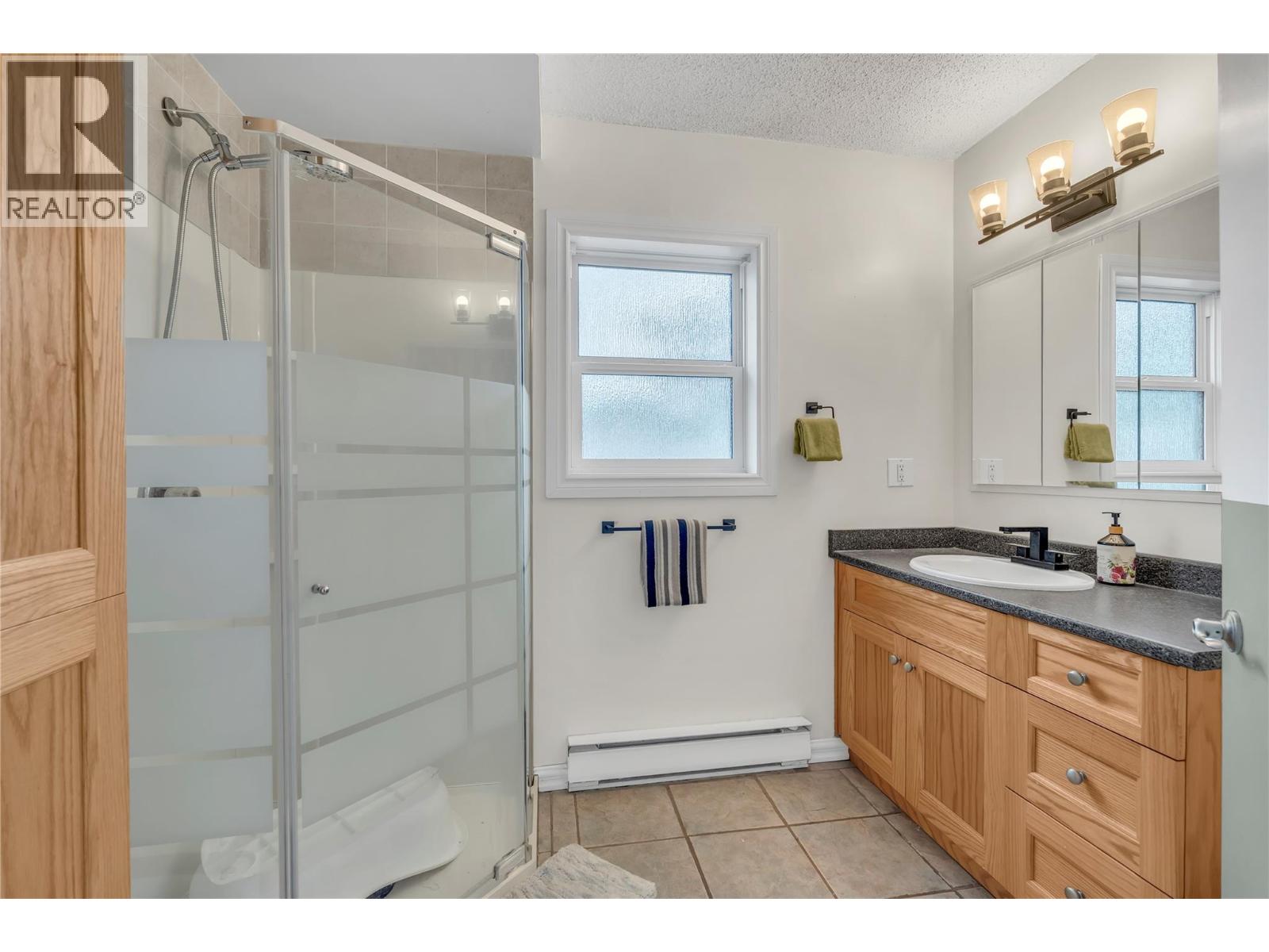 7513 Crest-A-Way Road, Oliver, British Columbia  V0H 1T0 - Photo 12 - 10385299