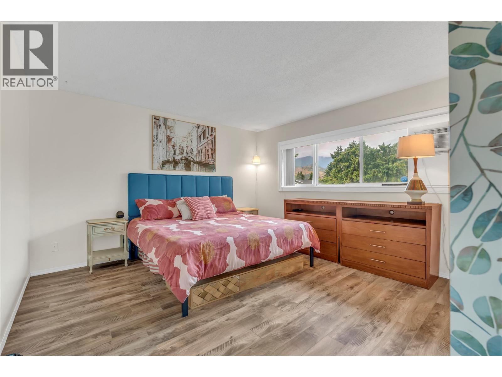 7513 Crest-A-Way Road, Oliver, British Columbia  V0H 1T0 - Photo 9 - 10385299