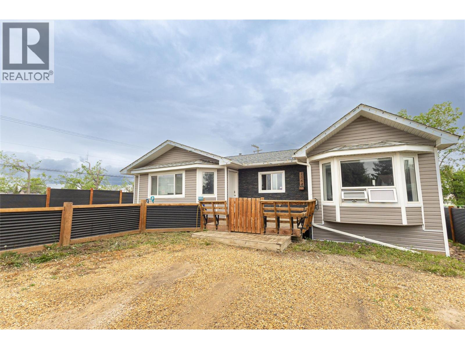1564 109 Avenue, Dawson Creek, British Columbia  V1G 2V2 - Photo 1 - 10390219