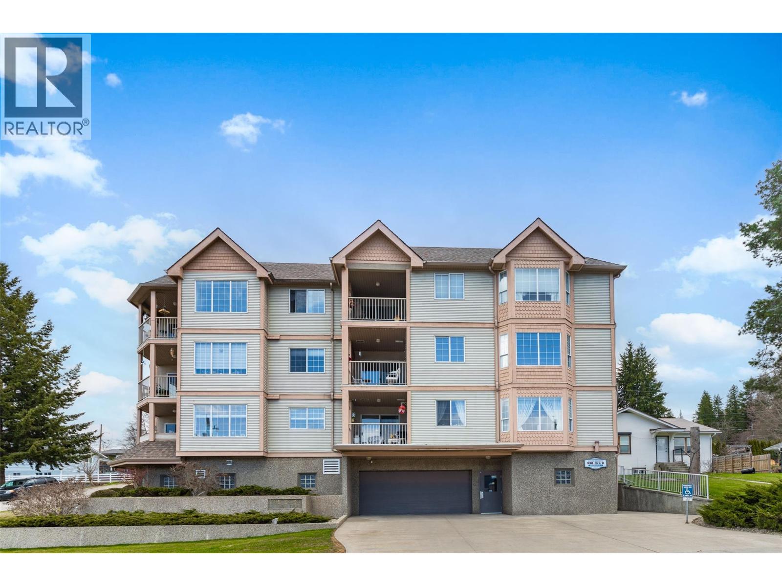 330 7 Street Se Unit# 301, Salmon Arm, British Columbia  V1E 1S7 - Photo 1 - 10389986