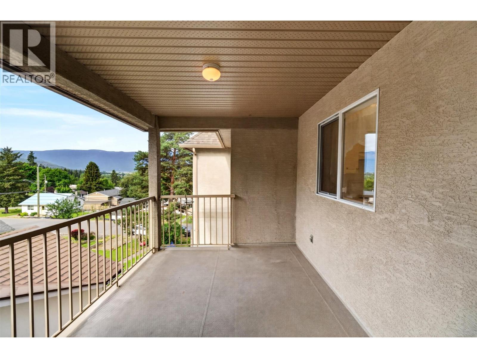 330 7 Street Se Unit# 301, Salmon Arm, British Columbia  V1E 1S7 - Photo 4 - 10389986