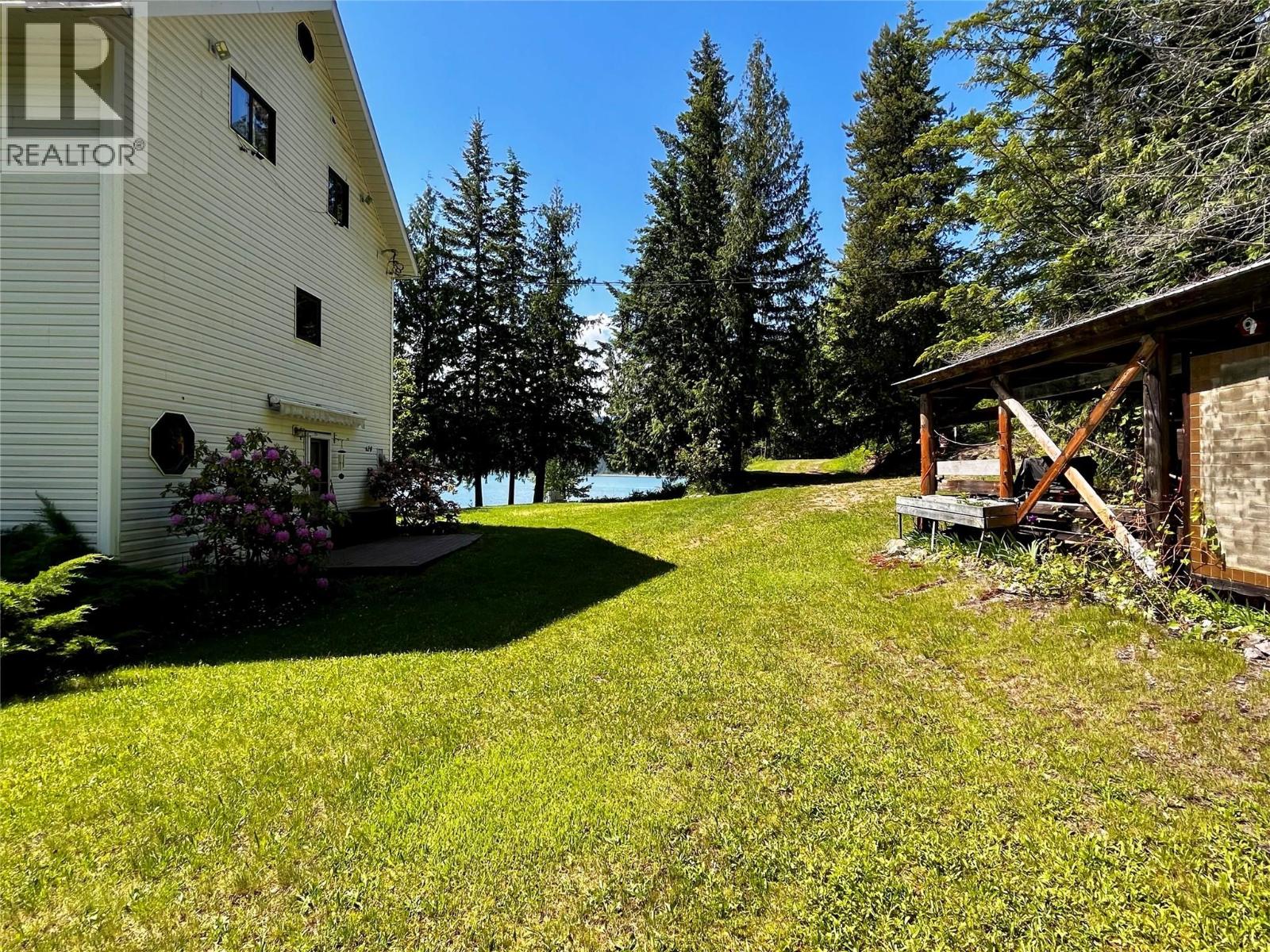 620 Applegrove Road, Fauquier, British Columbia  V0G 1K0 - Photo 15 - 10389030