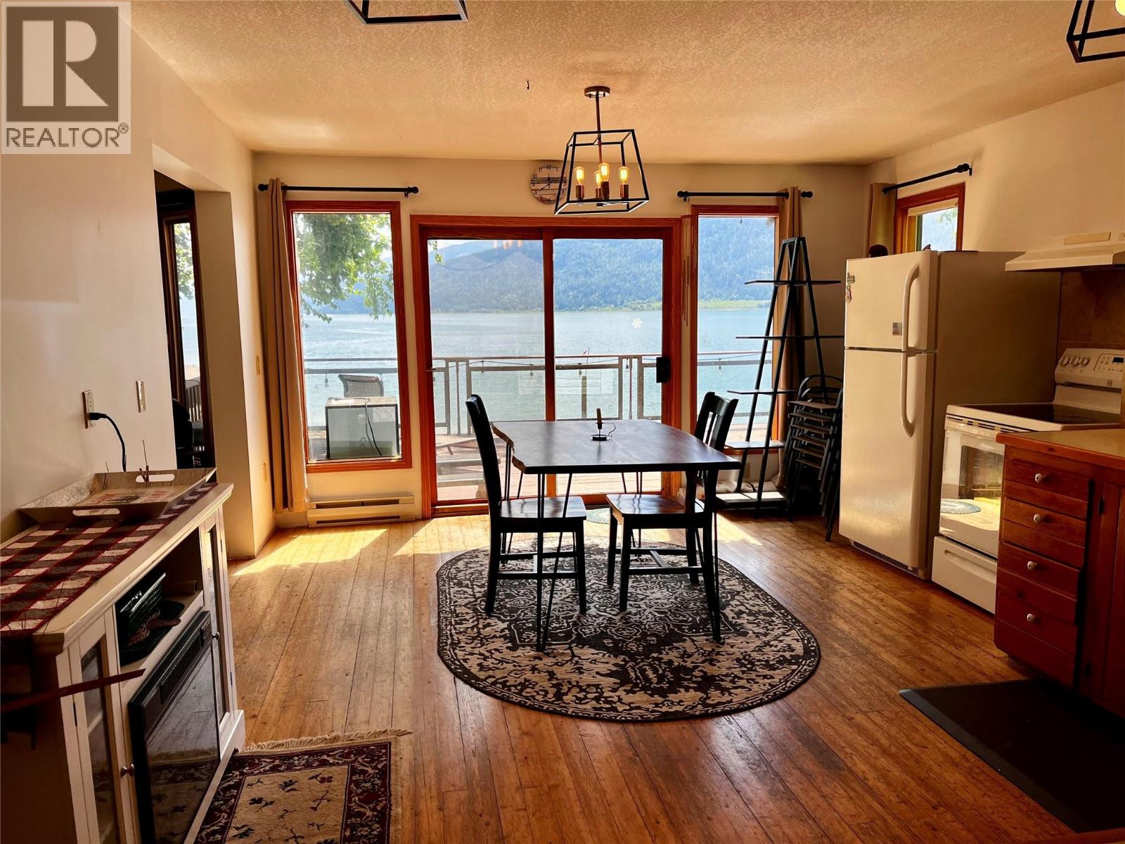 620 Applegrove Road, Fauquier, British Columbia  V0G 1K0 - Photo 16 - 10389030