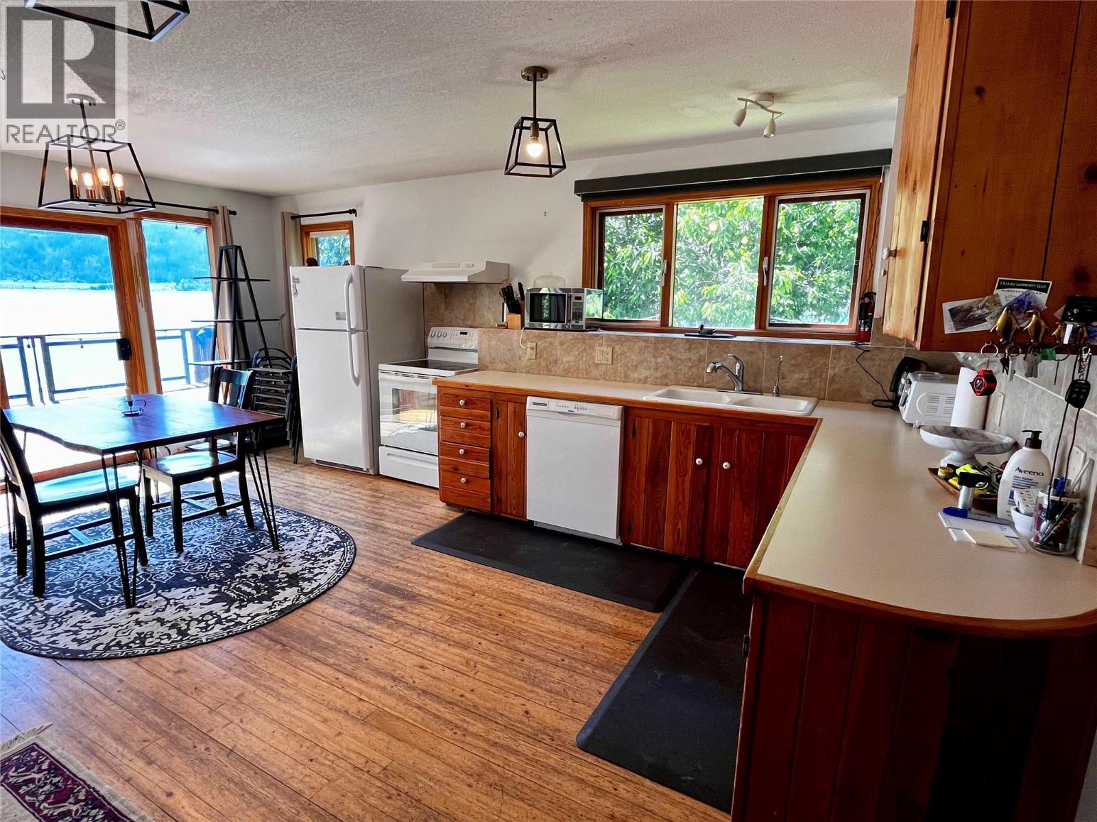 620 Applegrove Road, Fauquier, British Columbia  V0G 1K0 - Photo 17 - 10389030