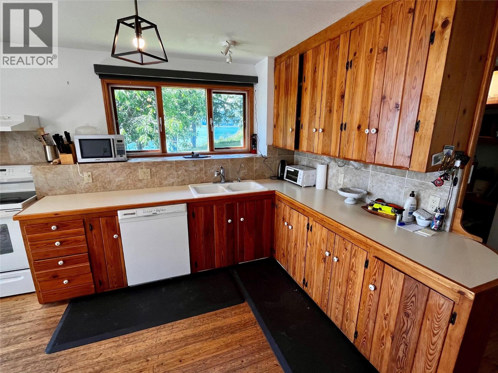 620 Applegrove Road, Fauquier, British Columbia  V0G 1K0 - Photo 18 - 10389030