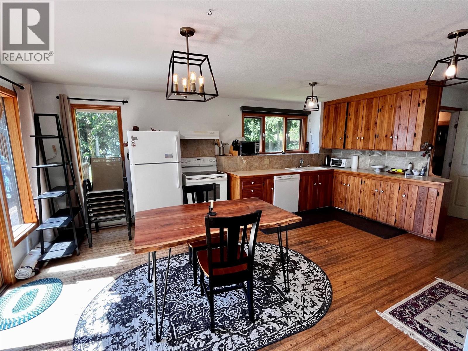 620 Applegrove Road, Fauquier, British Columbia  V0G 1K0 - Photo 19 - 10389030