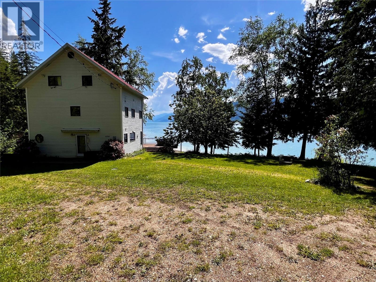 620 Applegrove Road, Fauquier, British Columbia  V0G 1K0 - Photo 2 - 10389030