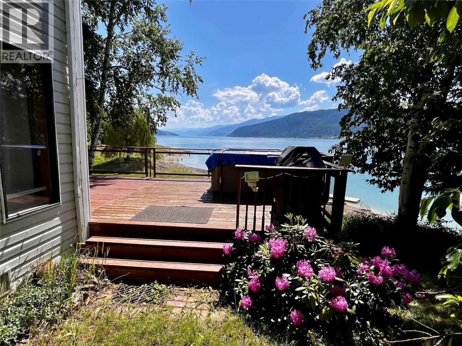 620 Applegrove Road, Fauquier, British Columbia  V0G 1K0 - Photo 4 - 10389030