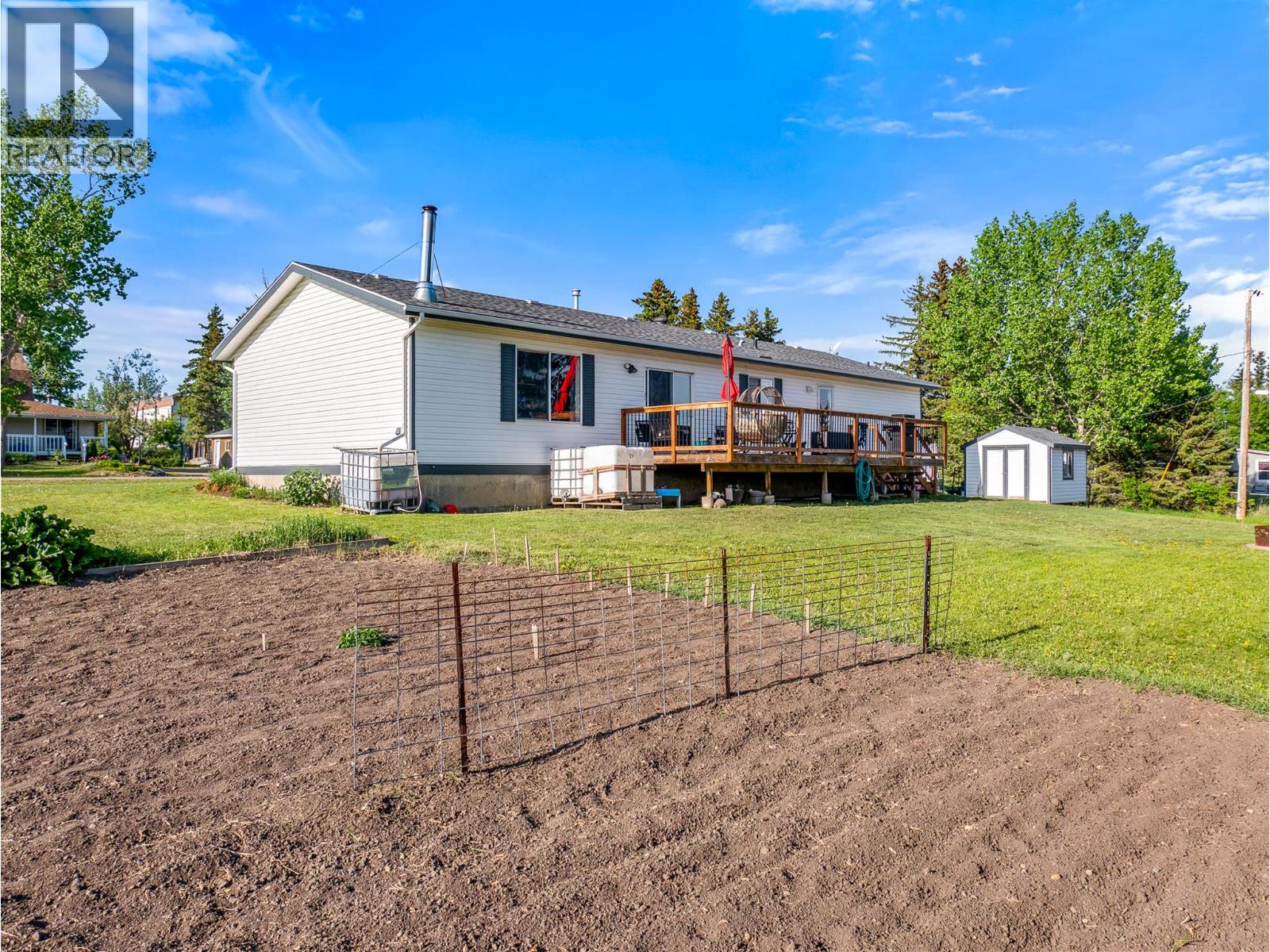633 404 Avenue, Rolla, British Columbia  V0C 2G0 - Photo 3 - 10390237