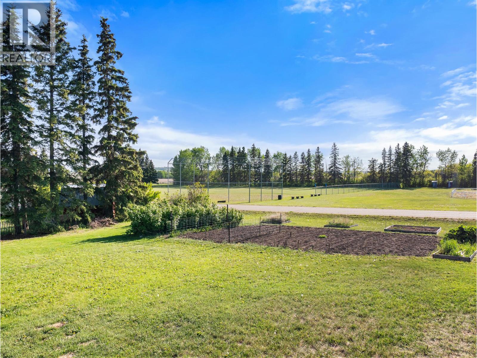 633 404 Avenue, Rolla, British Columbia  V0C 2G0 - Photo 37 - 10390237