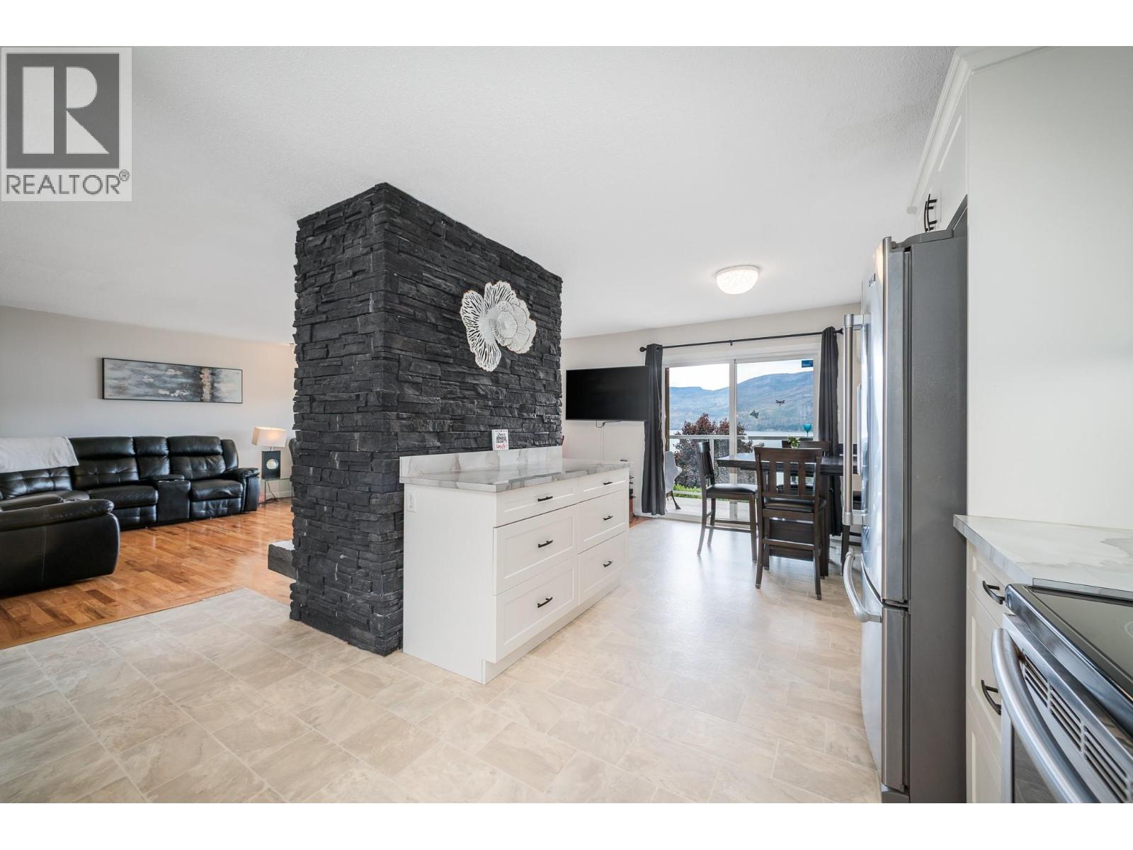 5287 Greata Road, Peachland, British Columbia  V0H 1X2 - Photo 12 - 10389740