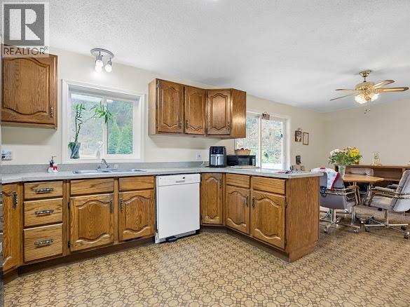 2429 Salmon River Road, Salmon Arm, British Columbia  V1E 4M1 - Photo 6 - 10389980