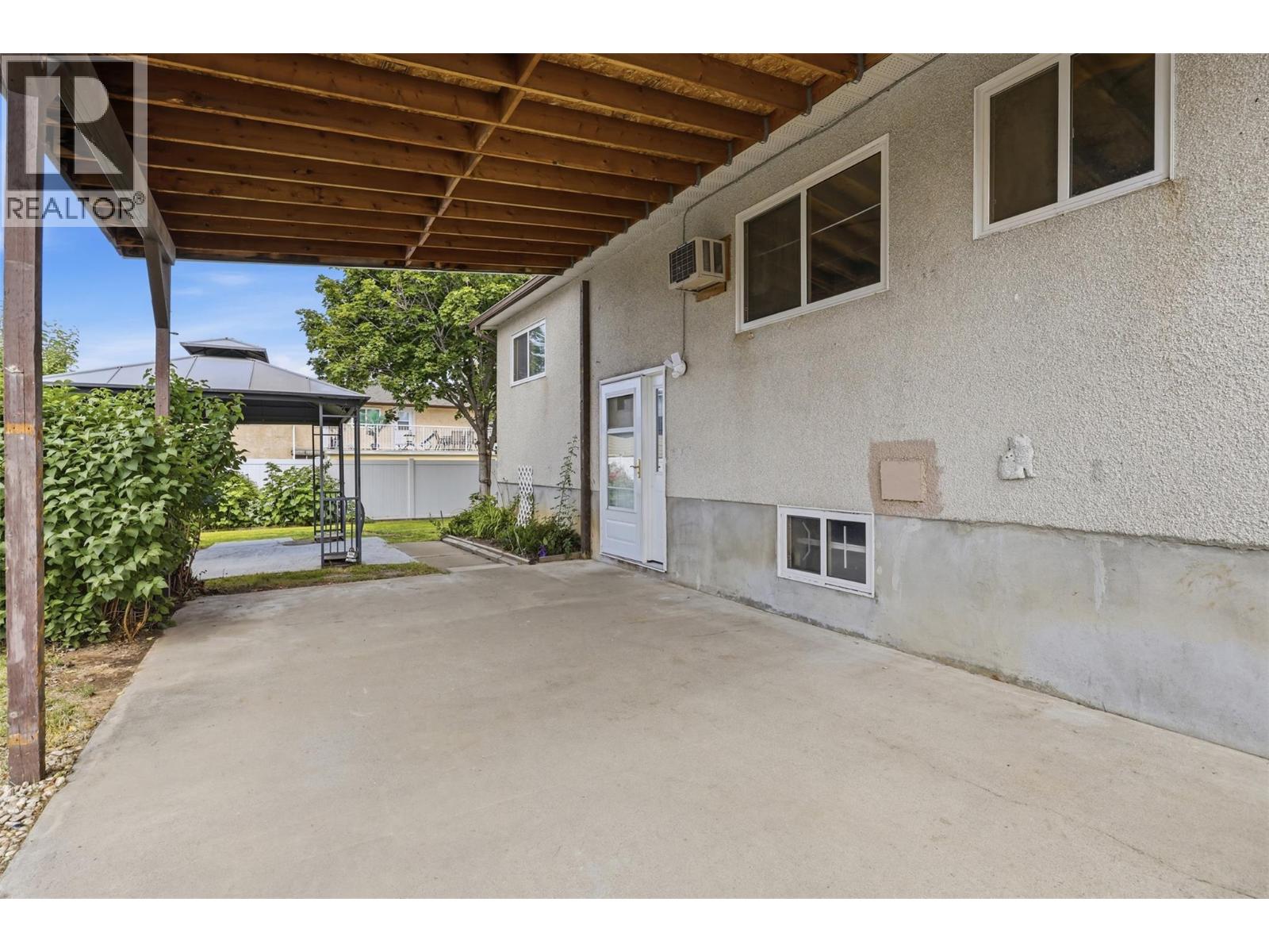 2641 Young Place, Kamloops, British Columbia  V2B 8A4 - Photo 2 - 10389828