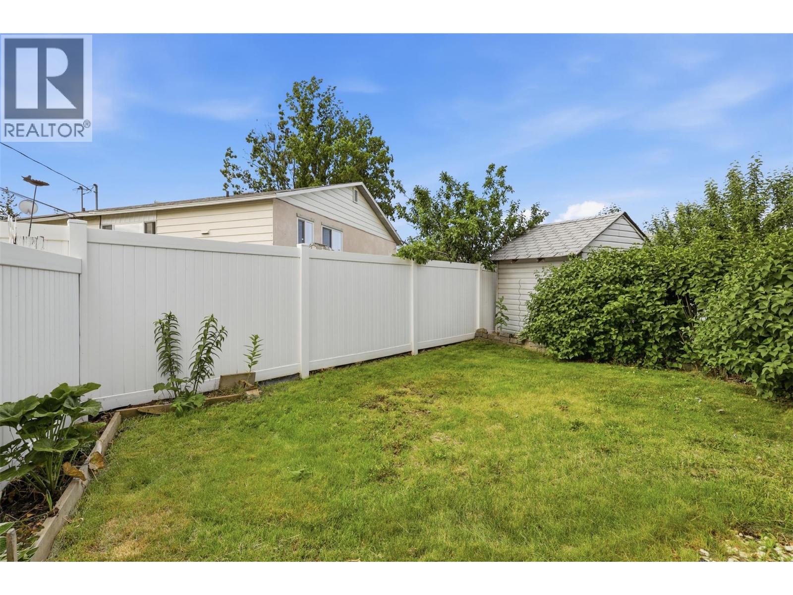 2641 Young Place, Kamloops, British Columbia  V2B 8A4 - Photo 7 - 10389828