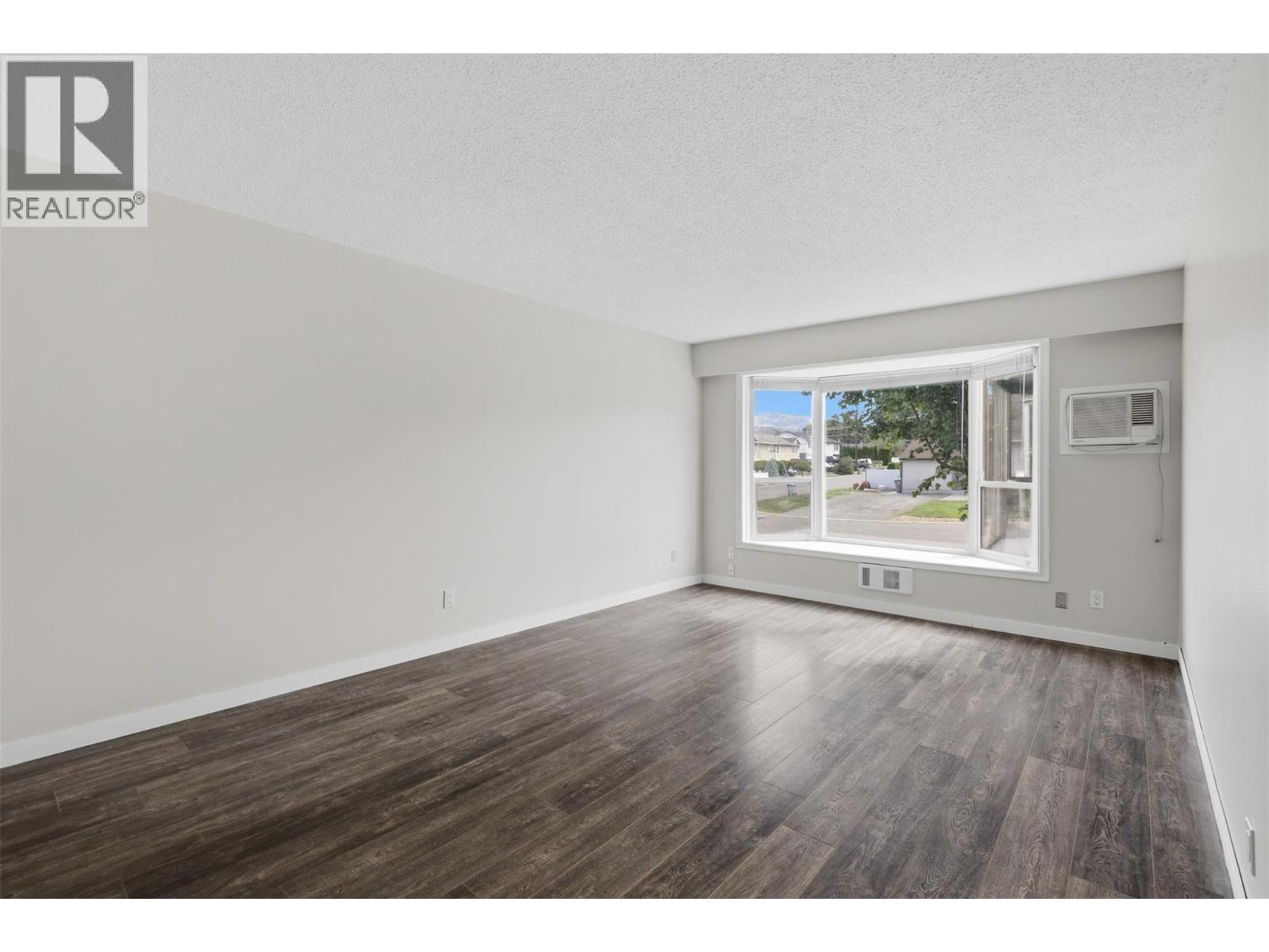 2641 Young Place, Kamloops, British Columbia  V2B 8A4 - Photo 9 - 10389828